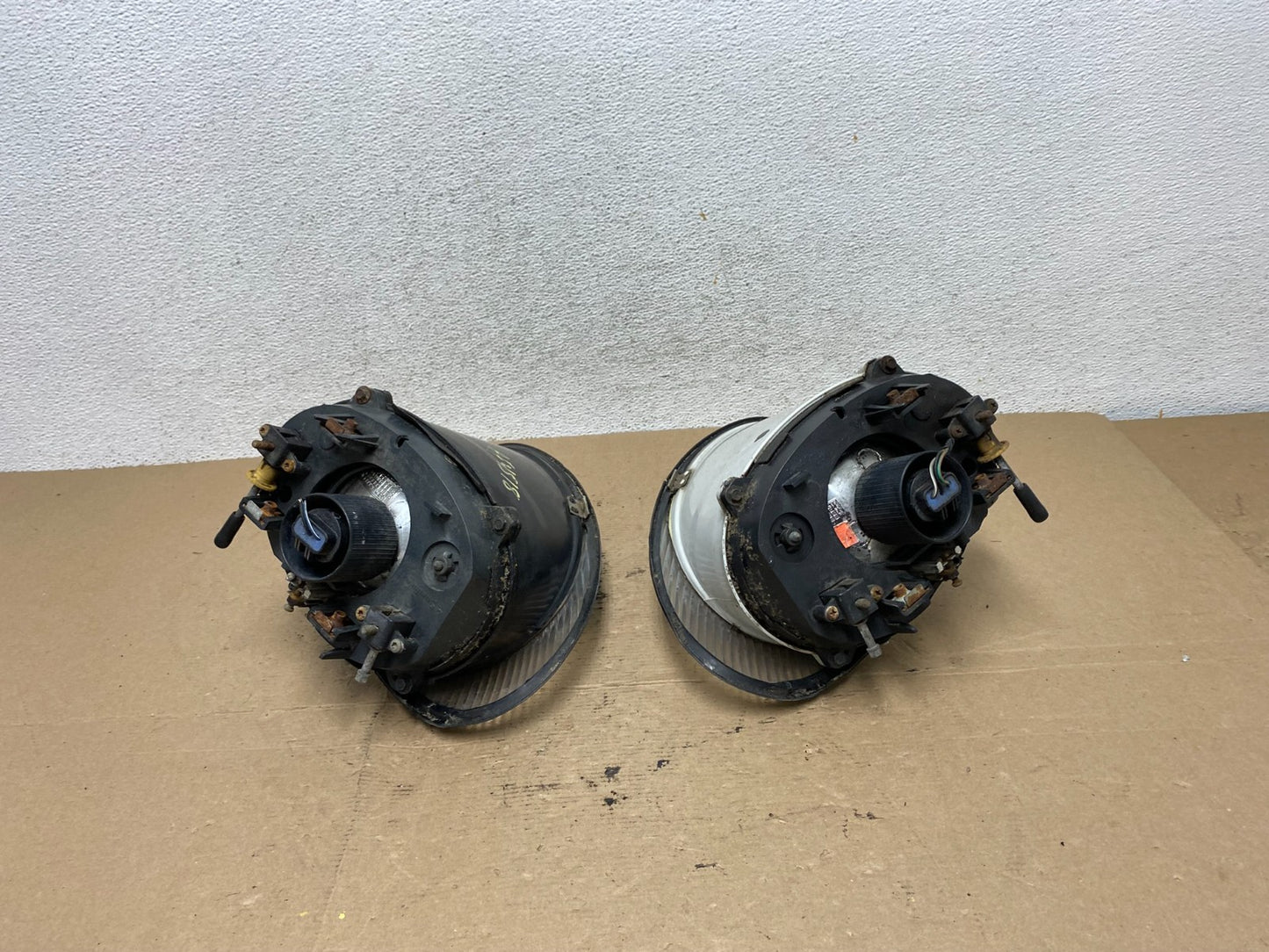 1996 to 1999 Ford Taurus Left+Right Side Headlights AF451913