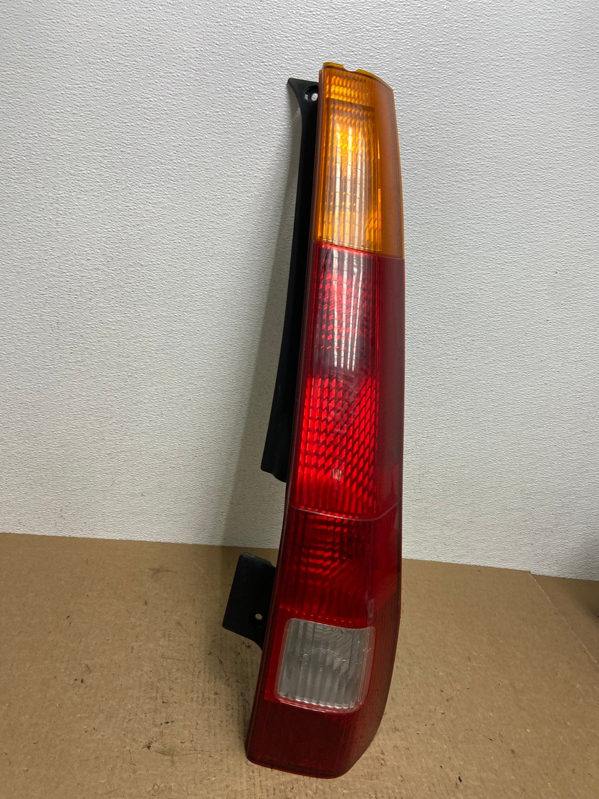 2002 - 2004 Honda Crv Cr-v Right Passenger Rh Side Tail Light OEM AC1543 LK2
