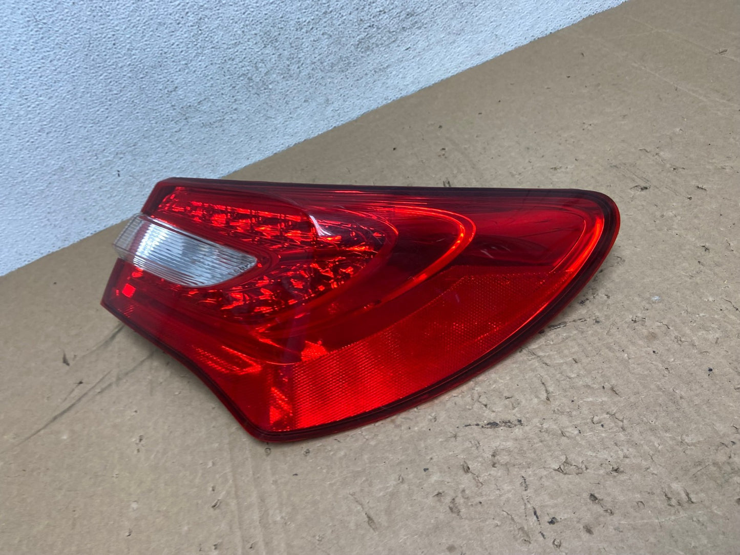 2011-2014 Chrysler 200 Sedan Right Passenger Side RH Tail Light AG1252 LK1