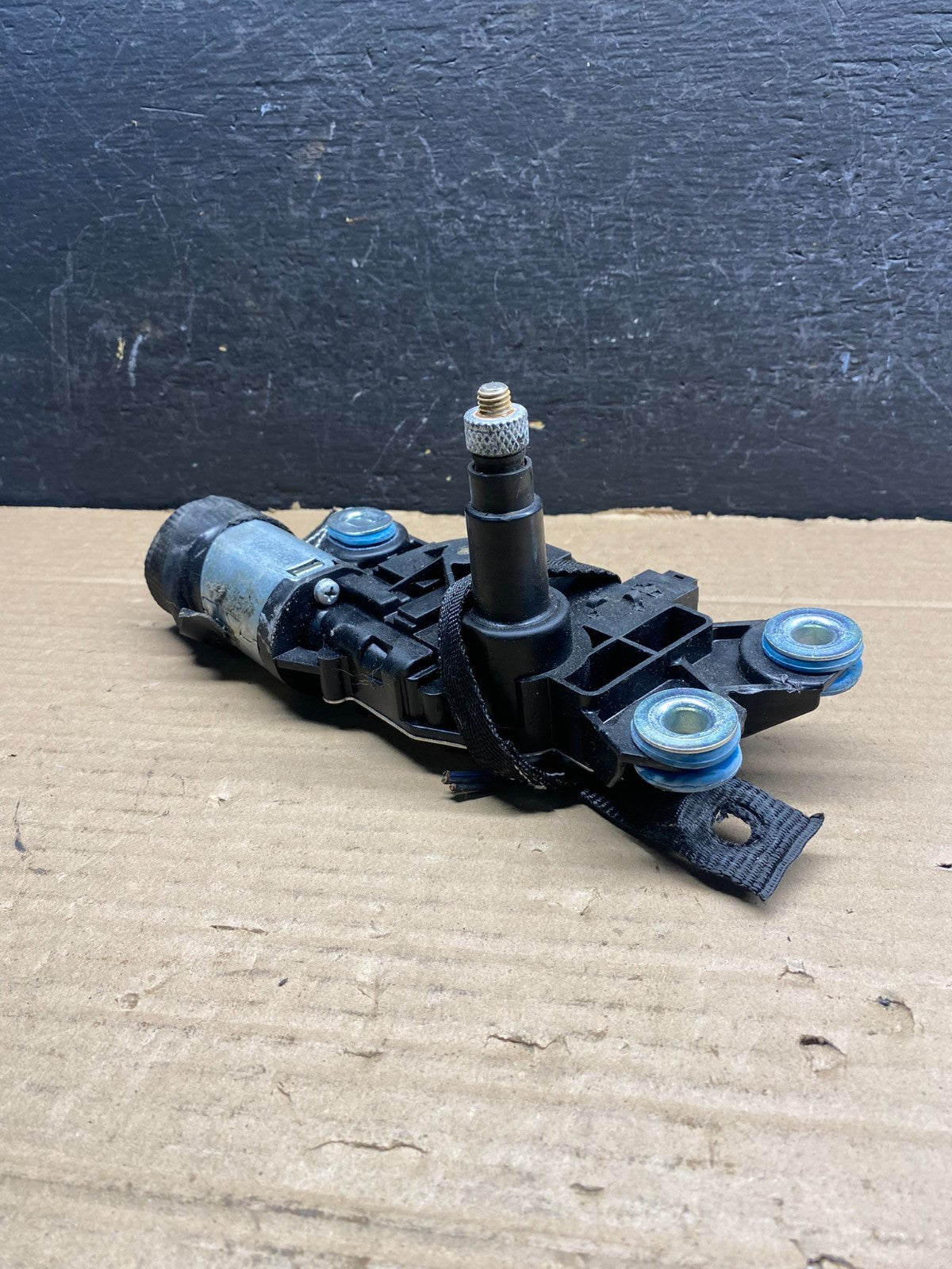 2008-2016 Volvo V70 XC60 XC70 Tailgate Back Door Rear Wiper Motor Wiper ad9475 D3