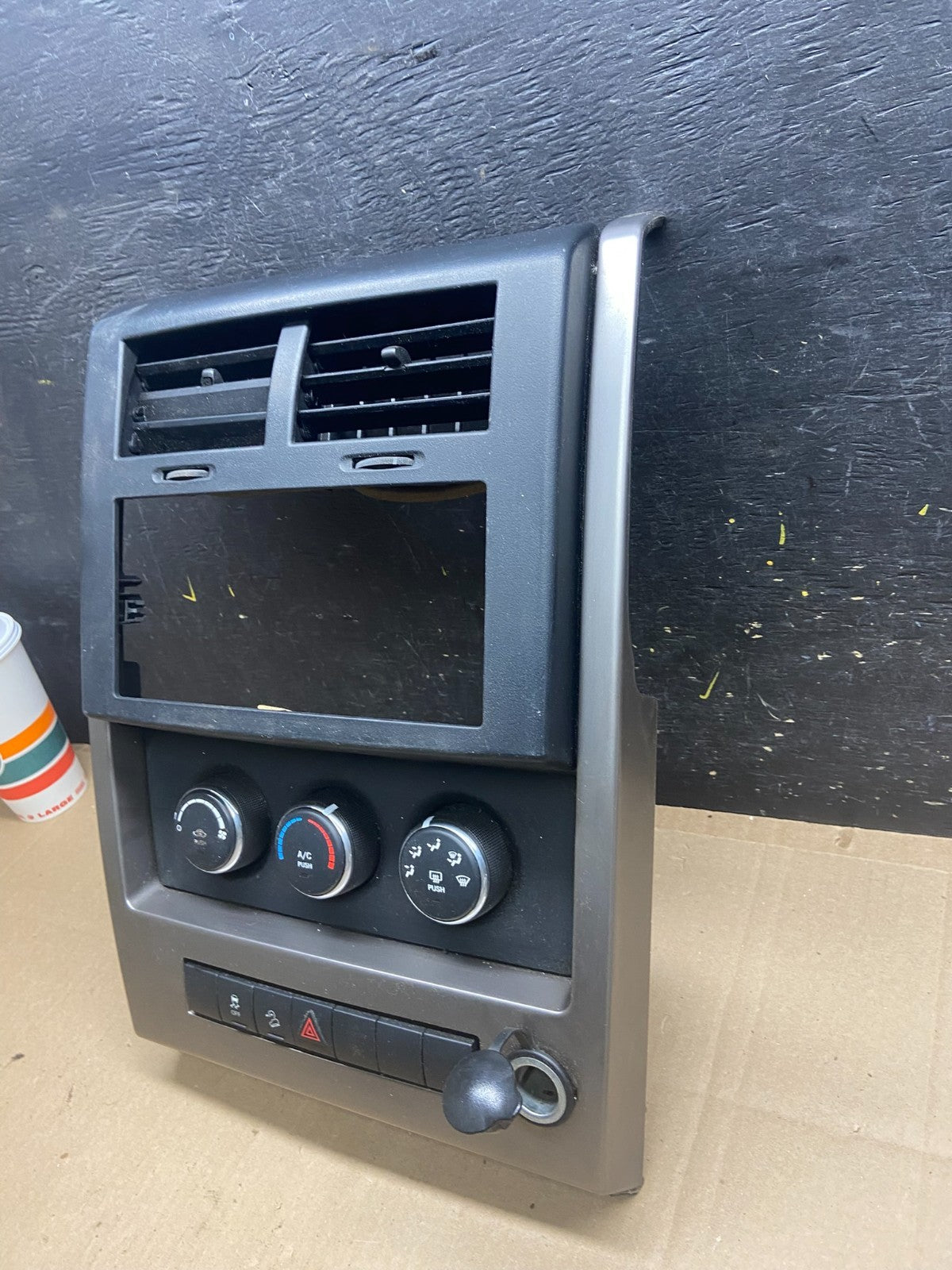 2008 to 2012 Jeep Liberty Dash Climate Temperature Control Radio Bezel t9165 DG2