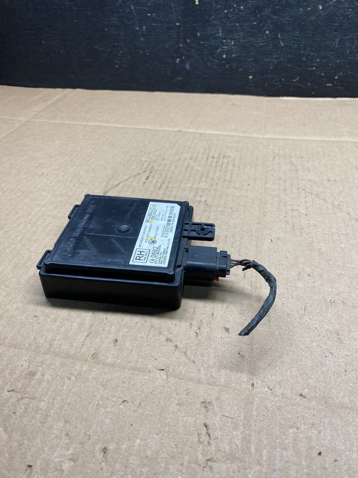 2013 to 2018 Ford Lincoln Rear Radar Blind Spot Module OEM r3014 DG4