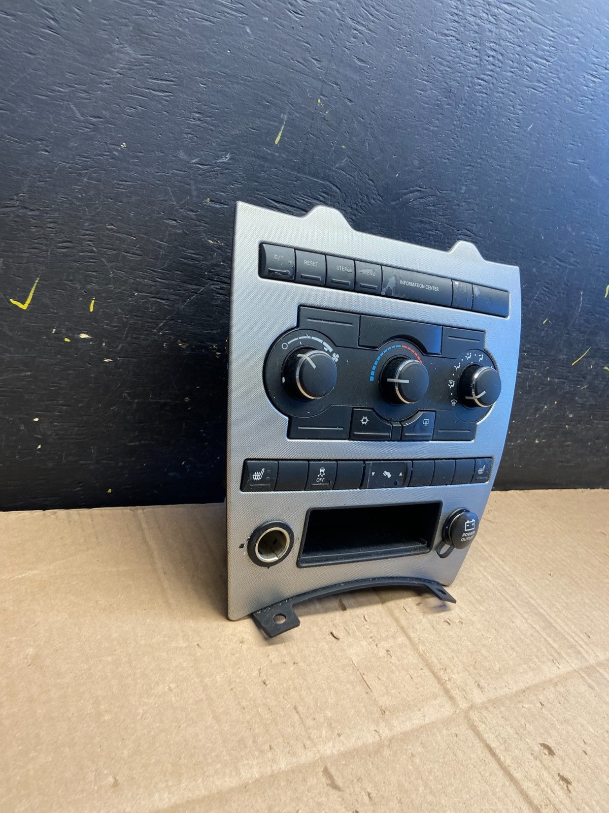 2005 2006 2007 Jeep Commander Grand Cherokee A/C Climate Control Bezel aa7882 DG2