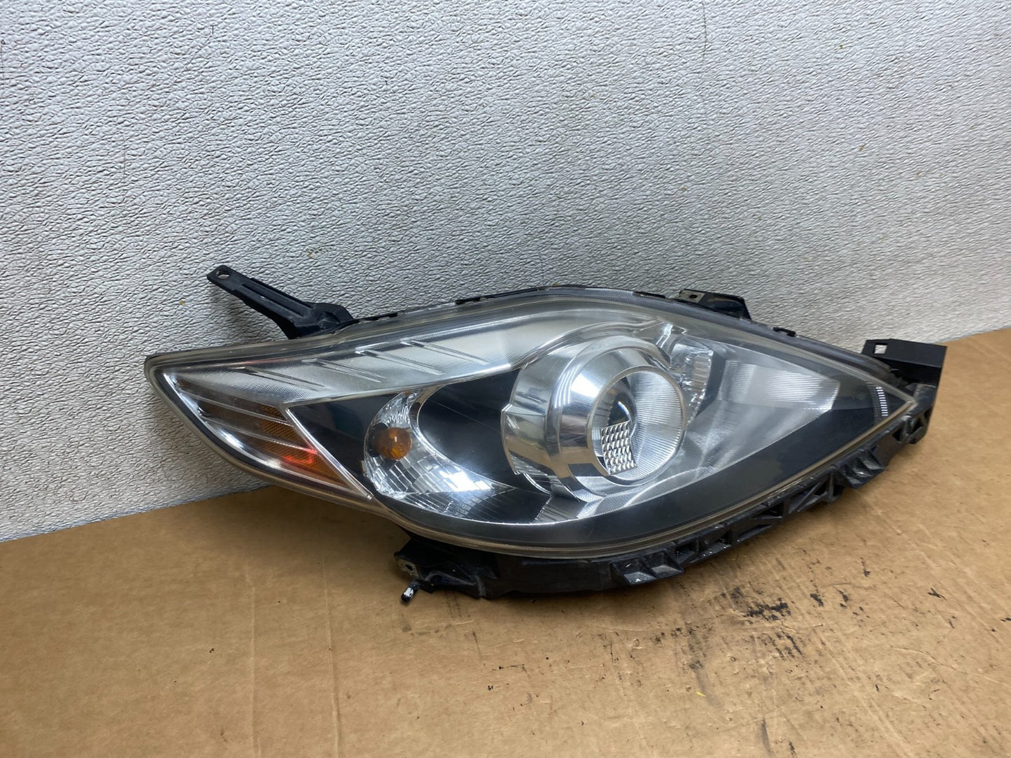 2008 2009 2010 Mazda 5 Right Passenger RH Black Xenon Headlight T2175 DW2