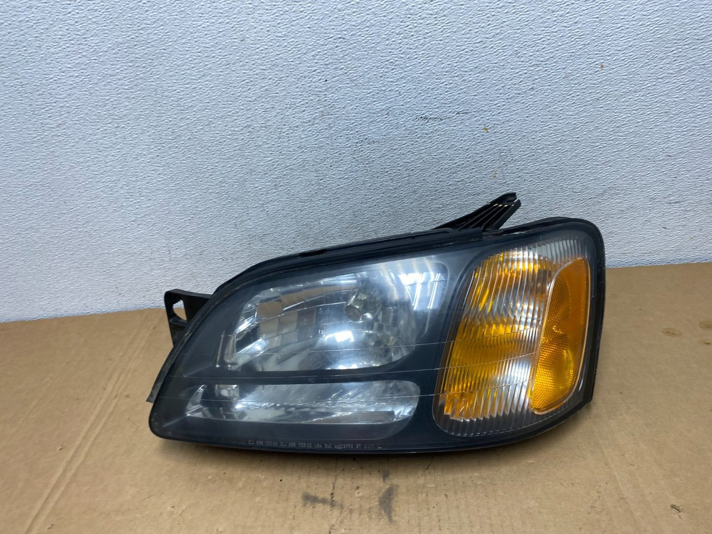 2001-2004 Subaru Legacy Outback Left Driver Lh Side Headlight AD2671 DW0