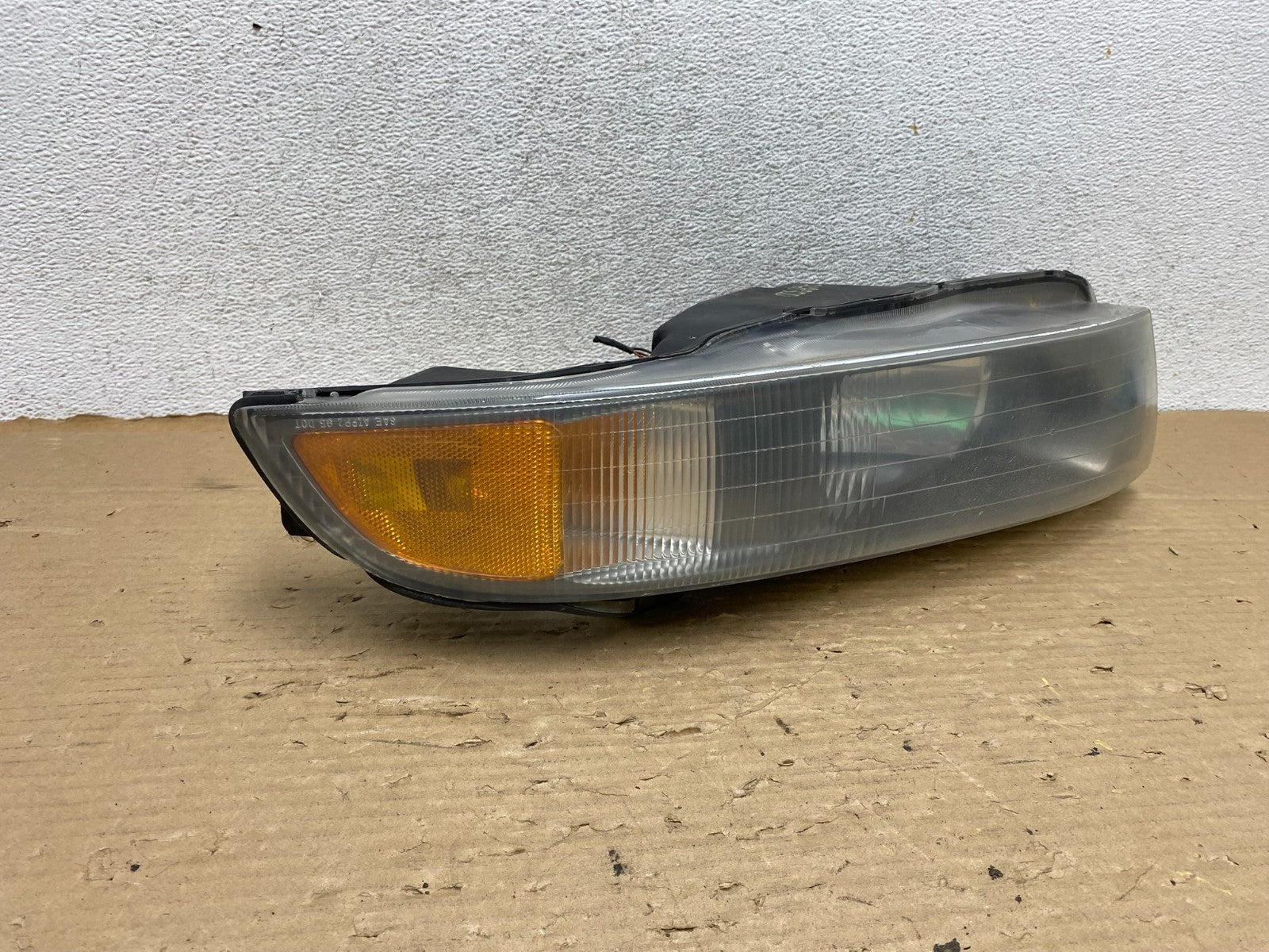 2002 to 2003 Mitsubishi Galant Left Driver LH Side Headlight AG8320 DW1