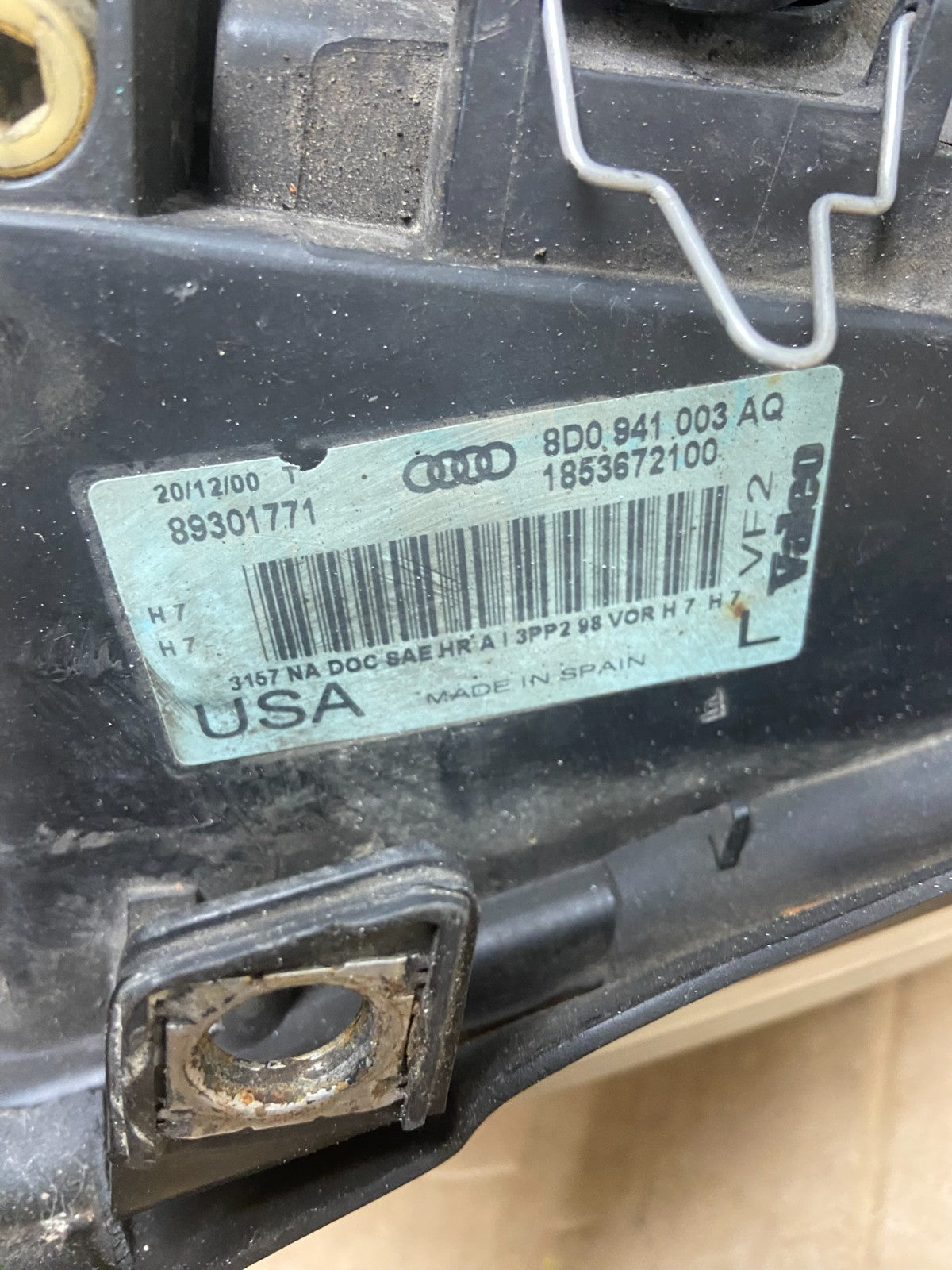 1999 to 2002 Audi A4 Left Driver LH Side Headlight AA1162 DW11