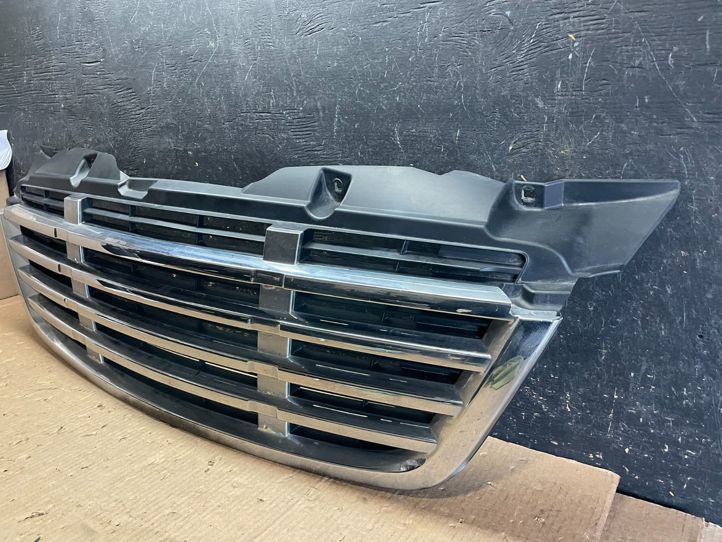 2009 to 2011 Freightliner Sprinter Front Upper Chrome Grill Grille Y9747 DG1
