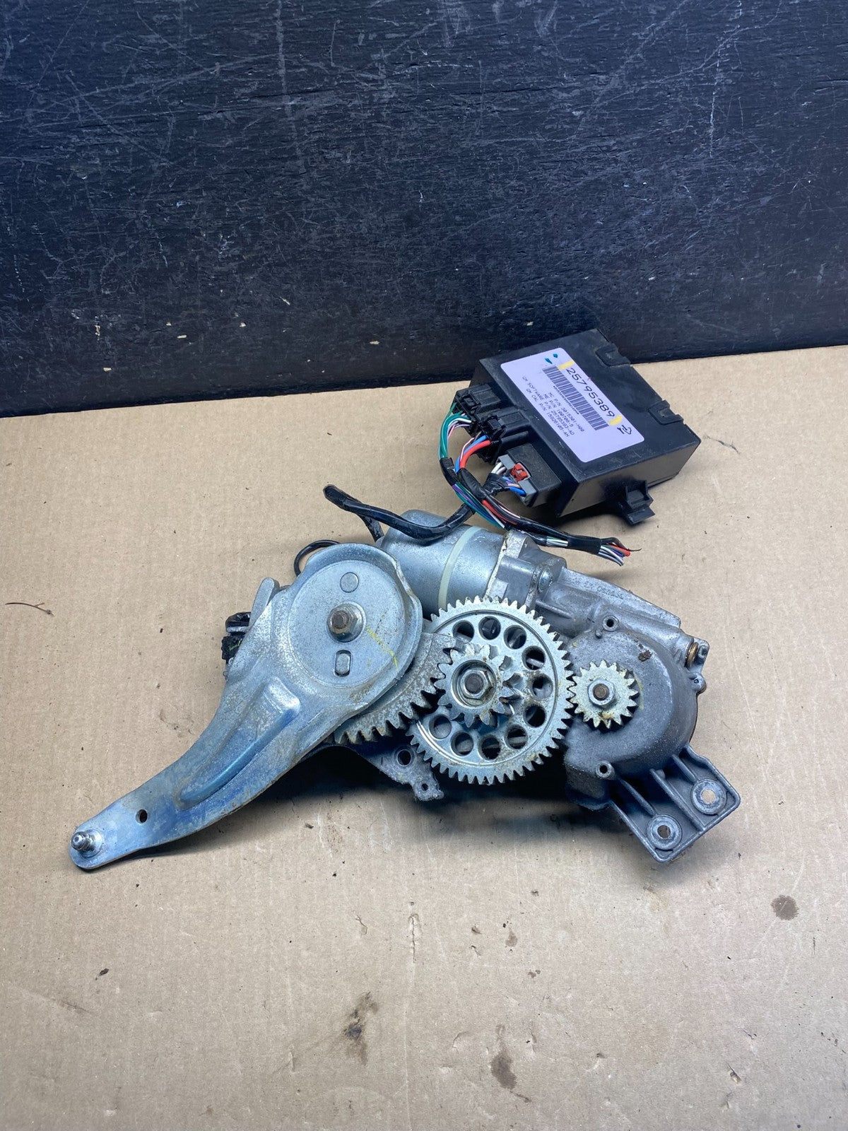 2007 2008 Acadia Enclave Escalade Suburban Liftgate Door Module Motor AG3890 DG3