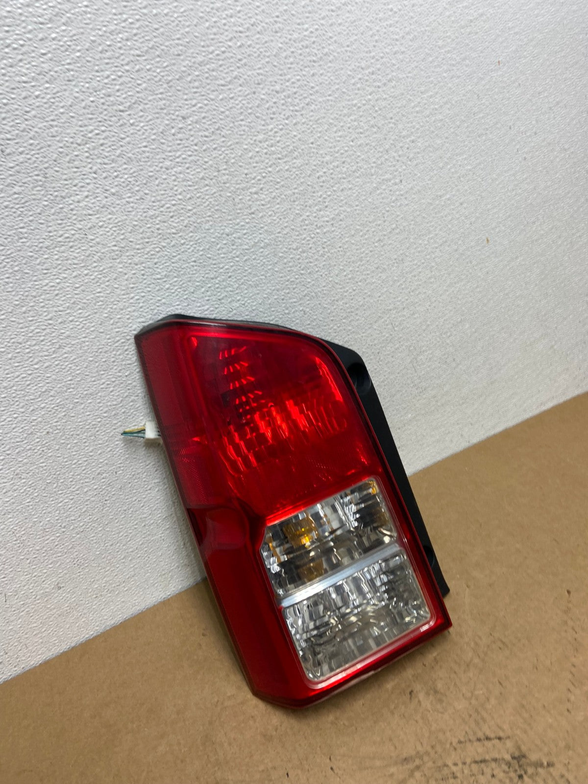 2005 to 2012 Nissan Pathfinder Tail light Left Driver Lh Side AC2951 LK2