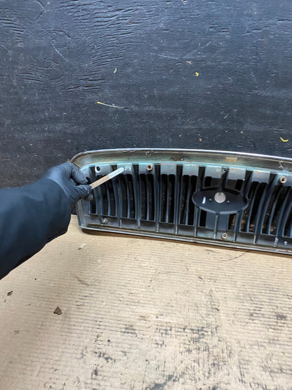 2001 to 2005 Hyundai Sonata Front Upper Grille Grill Bumper OEM V9466 DG7