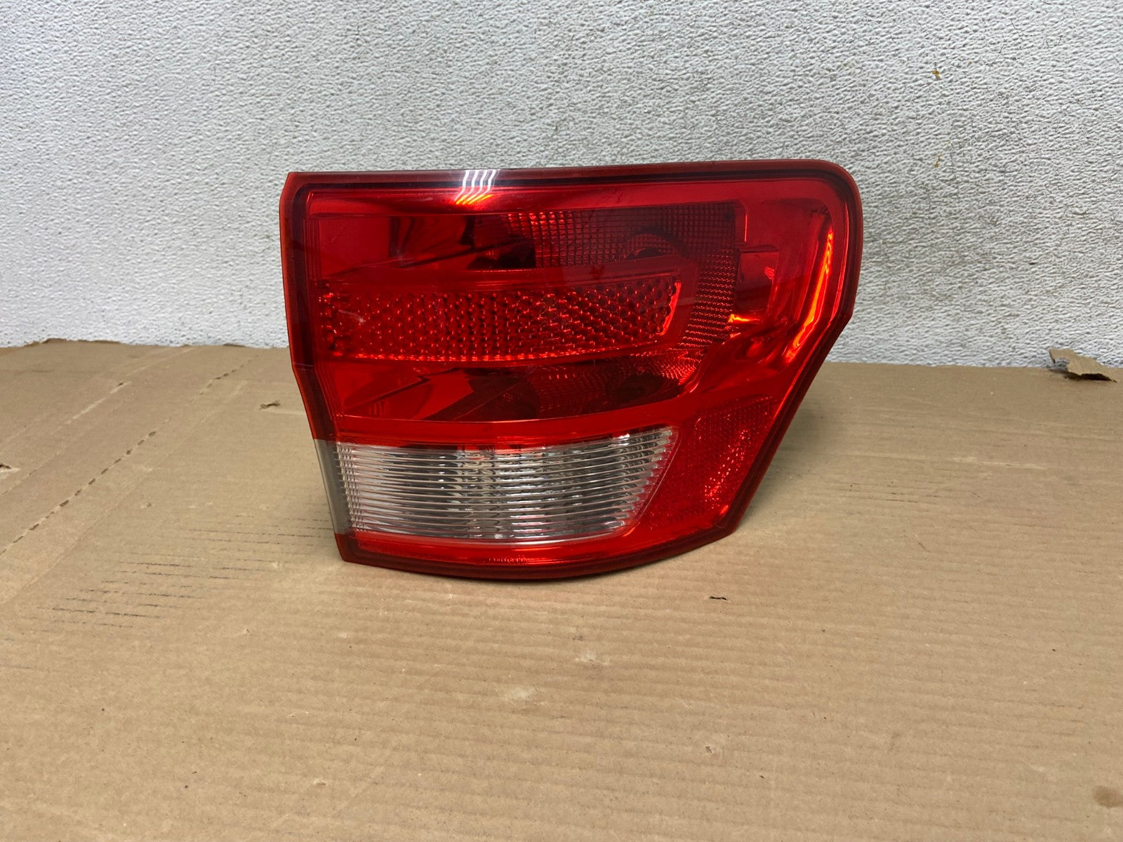 2011-2013 Jeep Grand Cherokee Right Passenger Side Rh Tail Light AG8105 LK0