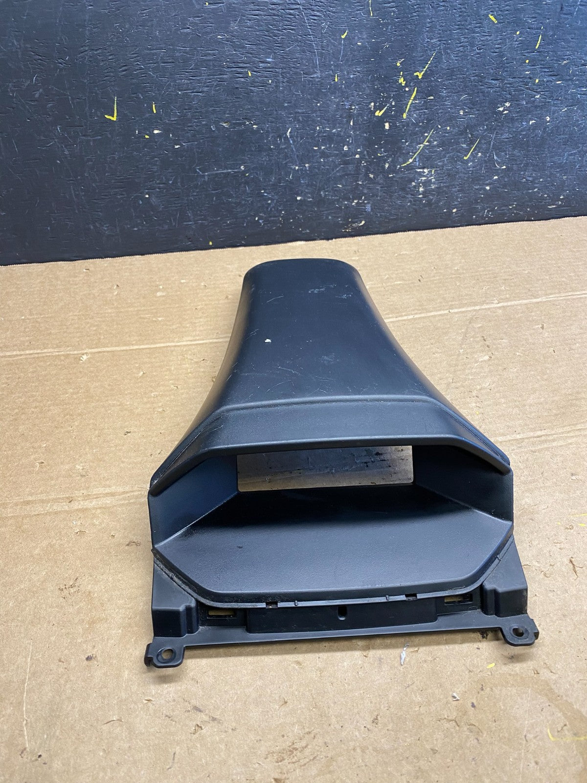 2004-2006 Mitsubishi Endeavor Center Dash Display Clock Cover Trim Bezel w9419 D0