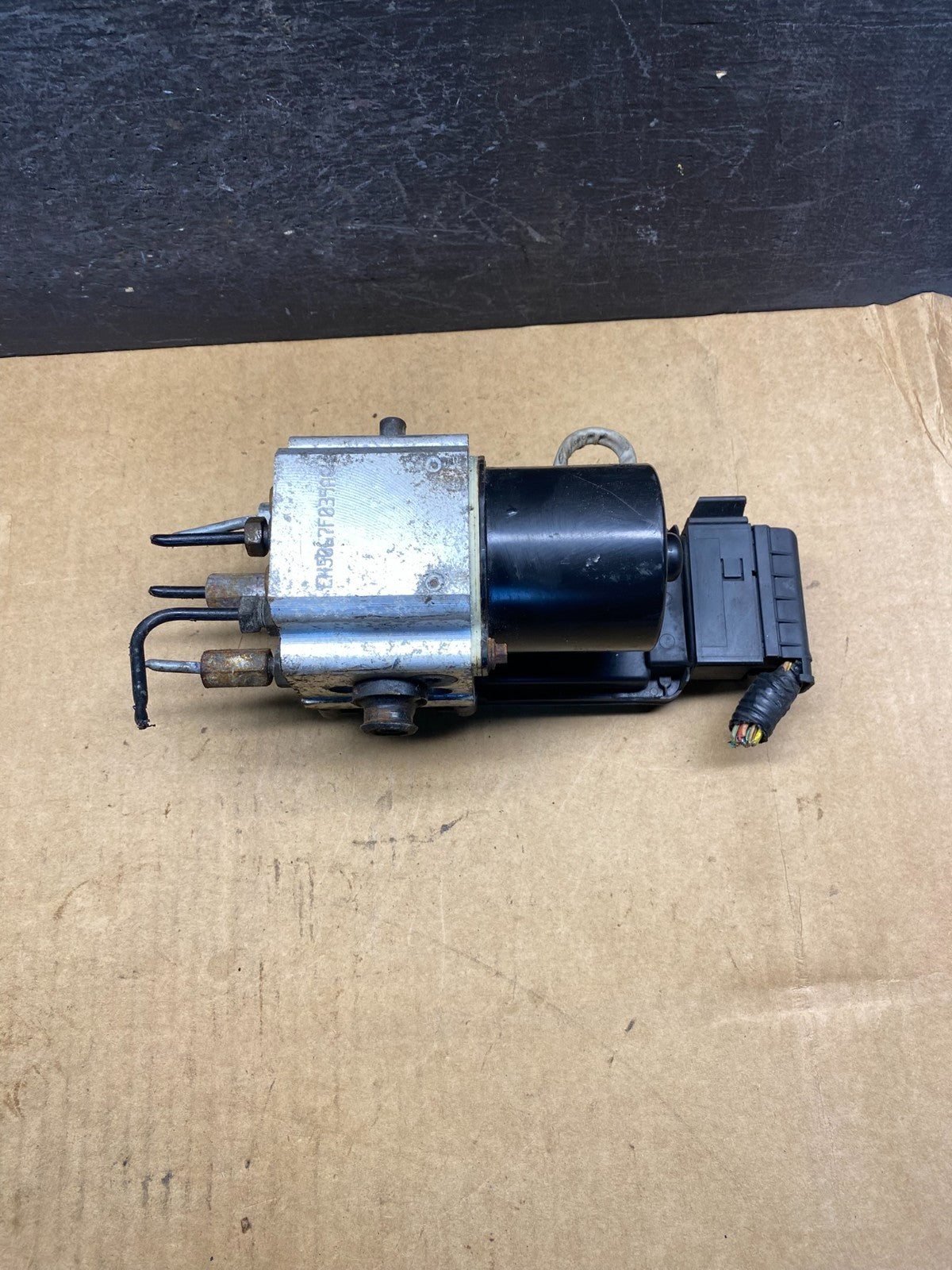 2004 2007 Ford E250 E350 Econoline Anti-Lock ABS Antilock Brake Pump AH7216 DW1