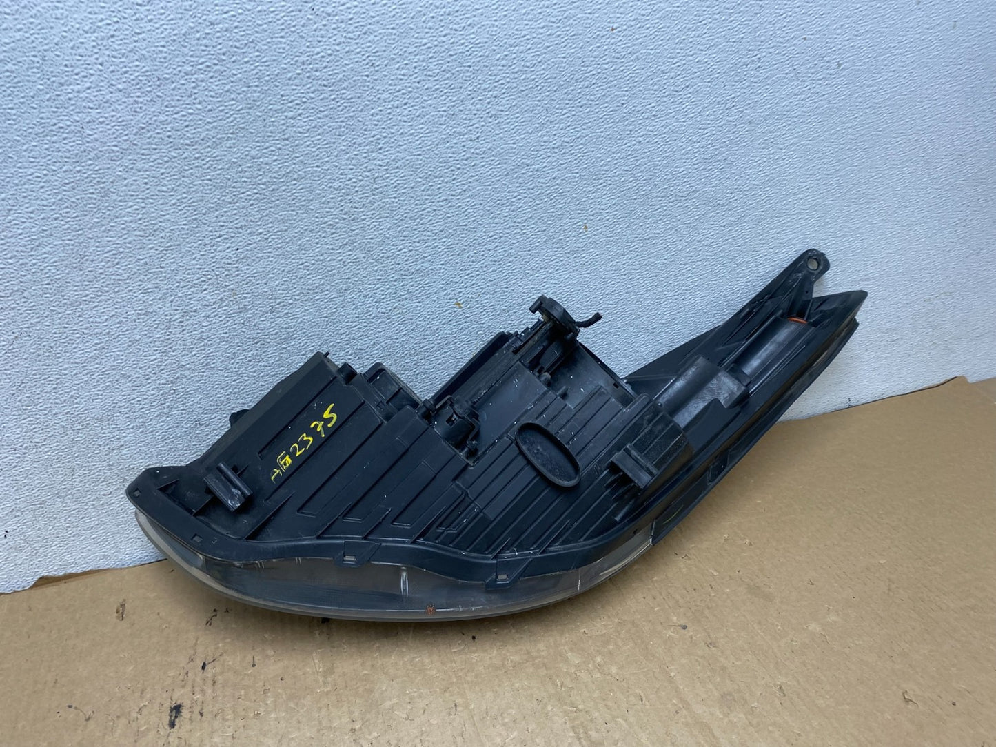 2011 2012 2013 Hyundai Elantra Right Passenger Headlight AG2375 DW8