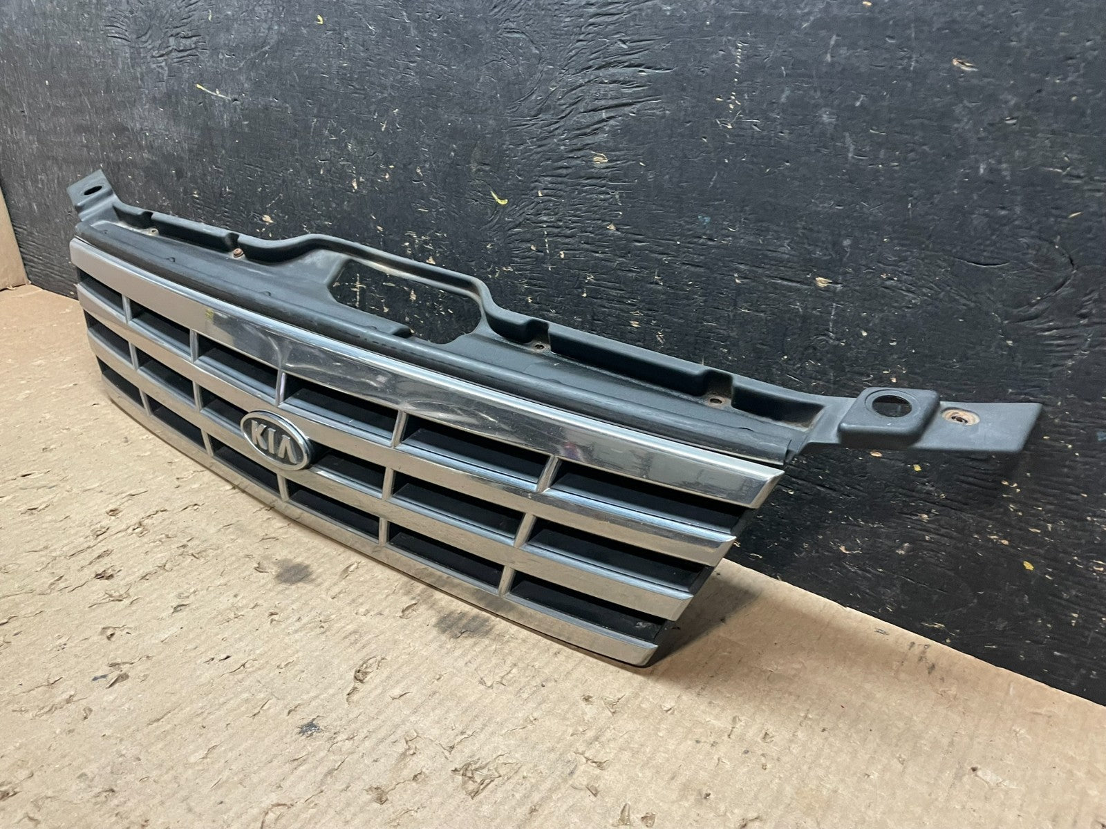 2000 to 2005 Kia Optima Front Grill Grille Z3448 PS2