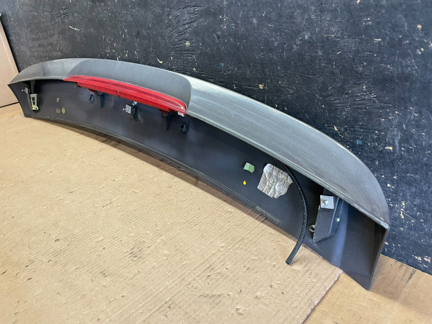 2008 to 2010 Volkswagen Touareg Trunk Hatch Lid Spoiler 3rd Brake Light AA21488