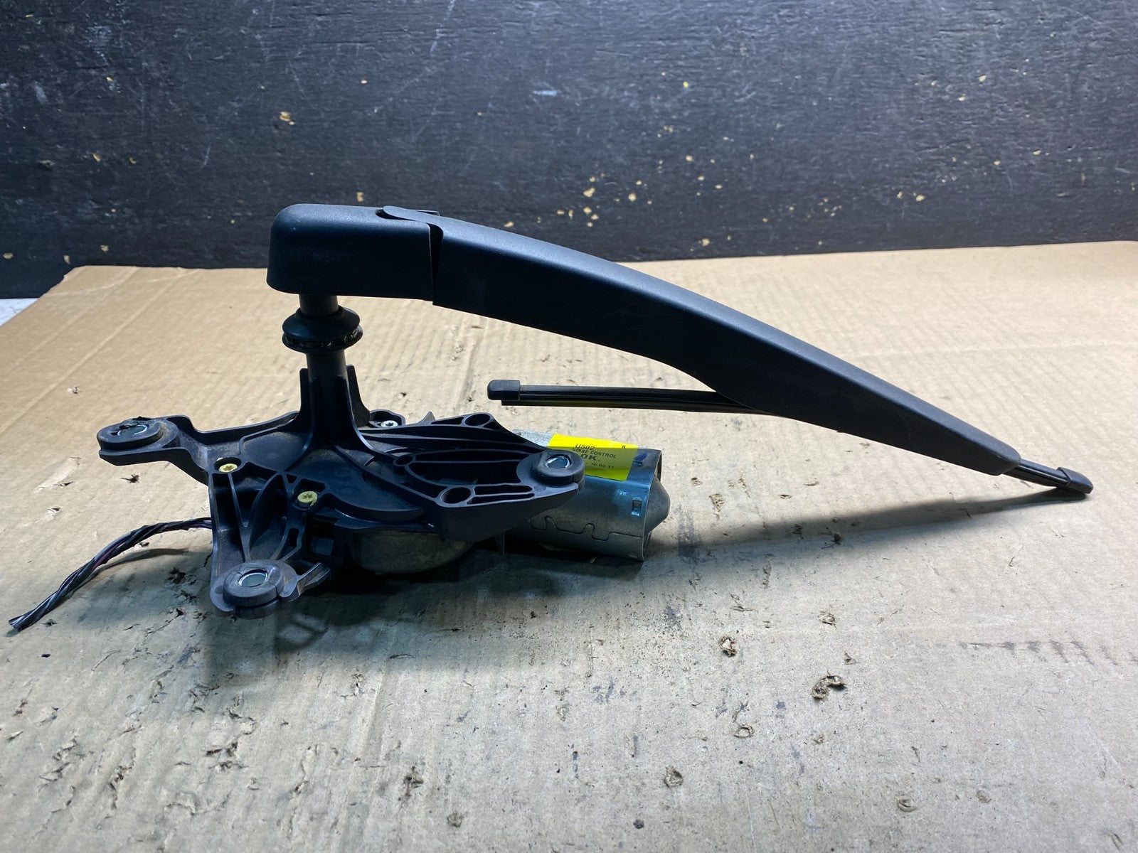 2011 to 2019 Ford Explorer Rear Windshield Wiper Motor ab0381 DG1