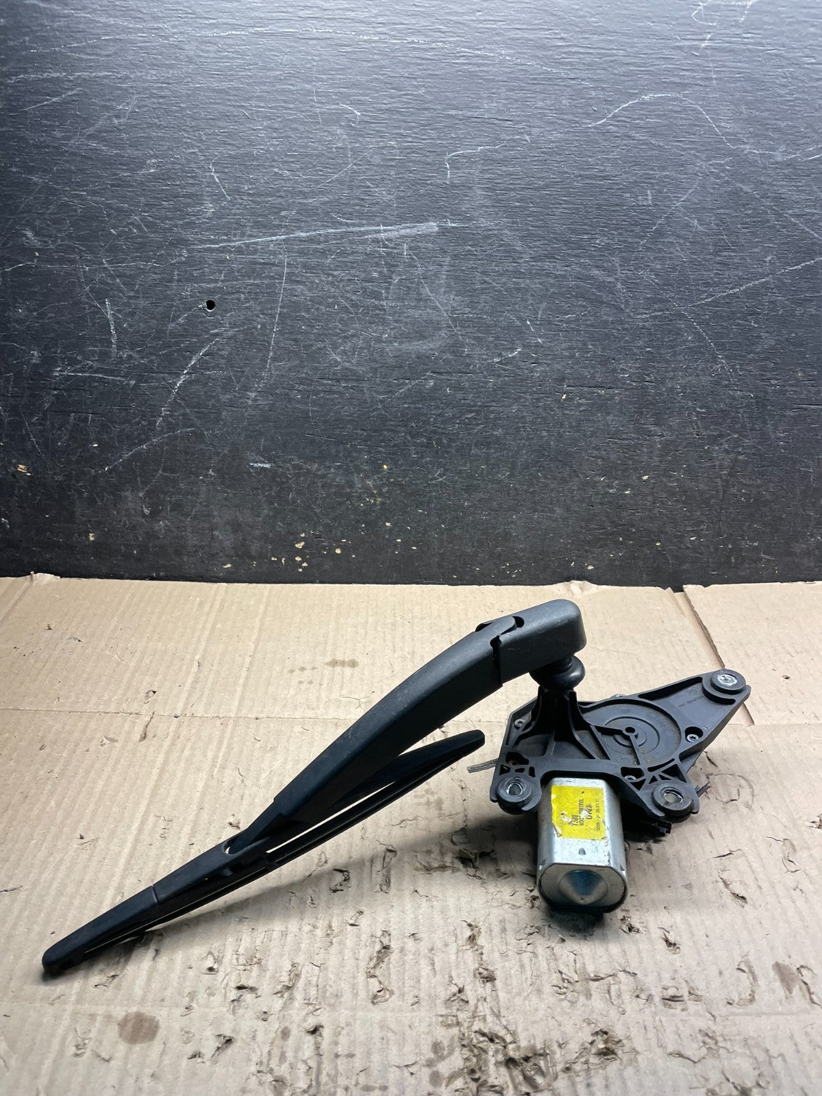 2013 to 2020 Buick Encore Windshield Rear Wiper Motor x8306 DG2
