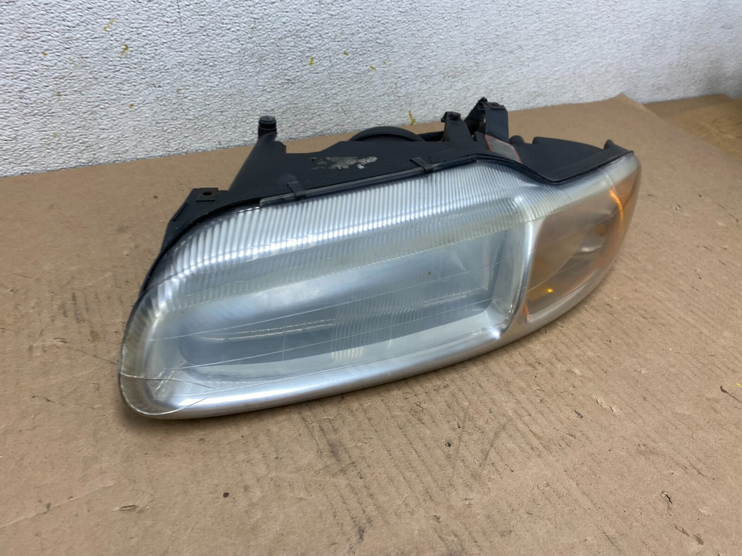 1996-2000 Chrysler Sebring Left Driver LH Side Halogen Headlight OEM N1180 DW2