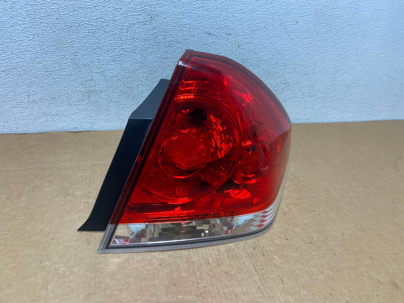 2006 - 2012 Chevrolet Impala Tail Light Right Passenger RH Side AD4586 LK2
