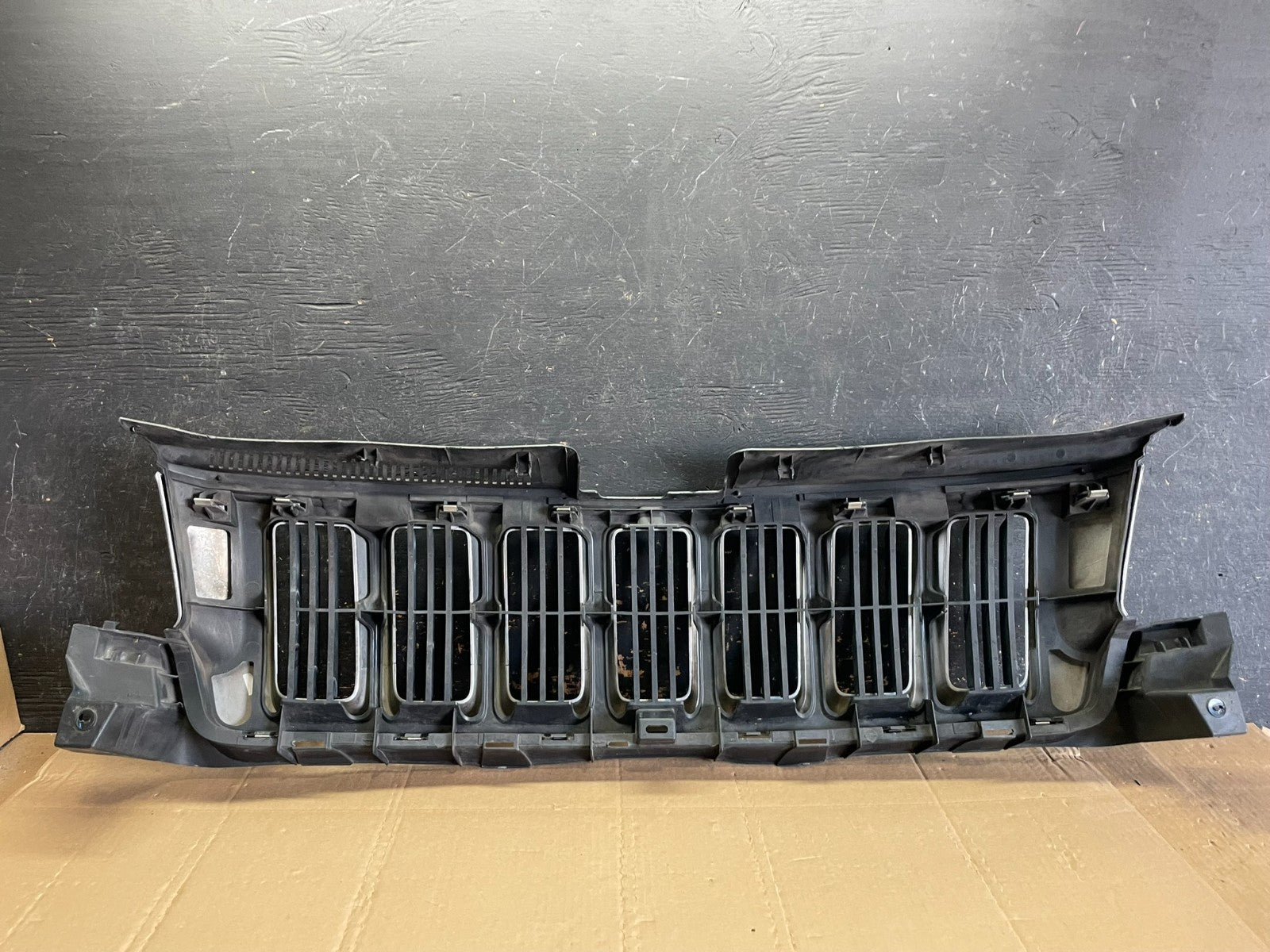 2011 to 2013 Jeep Grand Cherokee Front Upper Grill Grille OEM AA8808 DG6