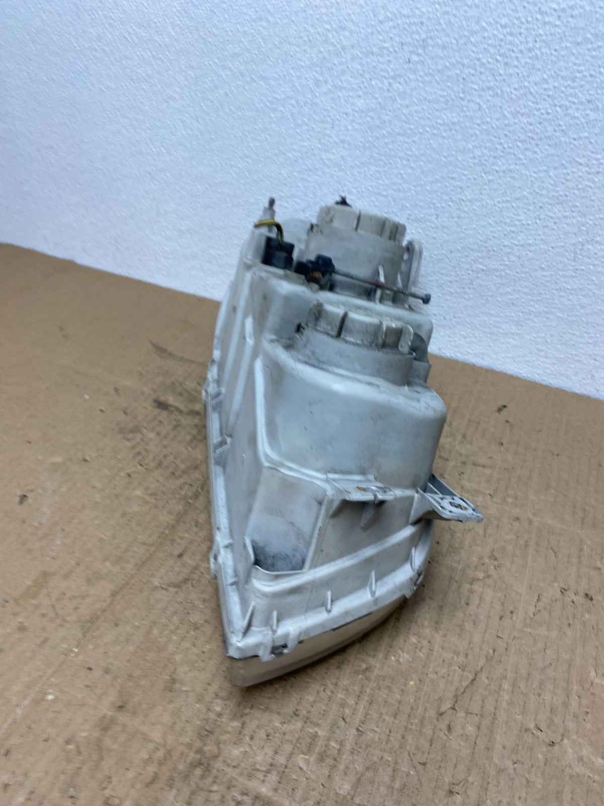 2004 2005 Hyundai XG350 XG Left Driver LH Headlight Halogen AB8435 DW5