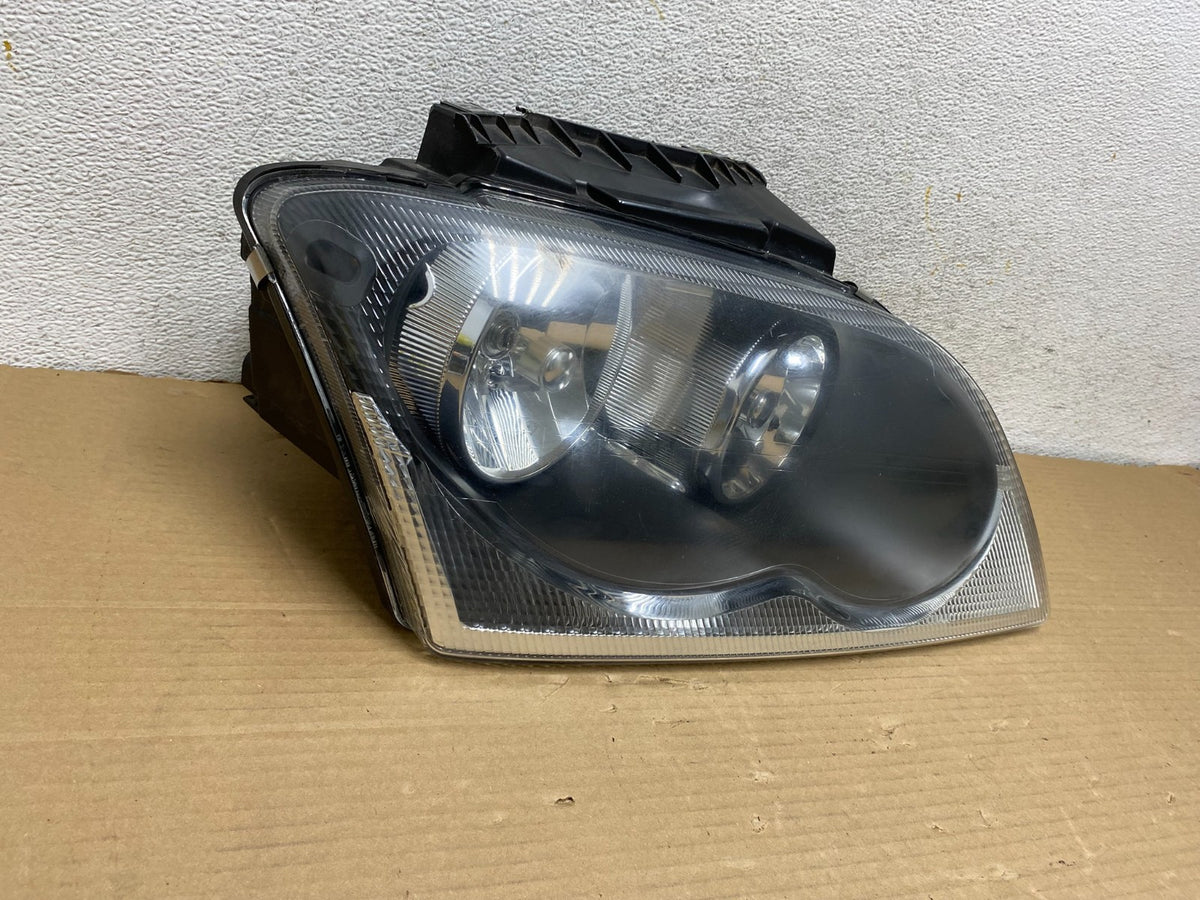 2004 to 2006 Chrysler Pacifica Headlight Right Passenger Halogen AG9323 DW1