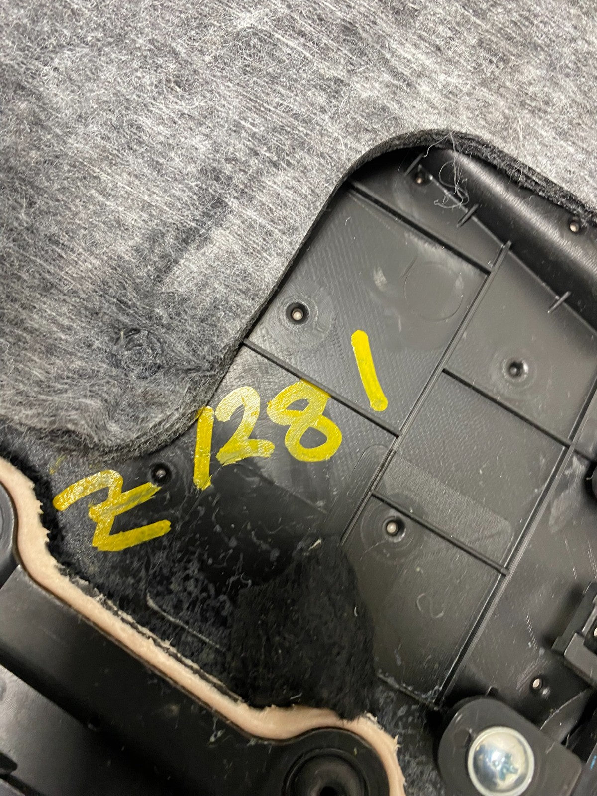 2017-2019 Hyundai Santa Fe Front Left Driver LH Interior Door Panel z1281 DG11