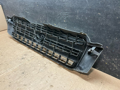 2001 to 2003 Toyota Highlander Front Upper Grille Grill With Emblem OEM Z8085 DG11