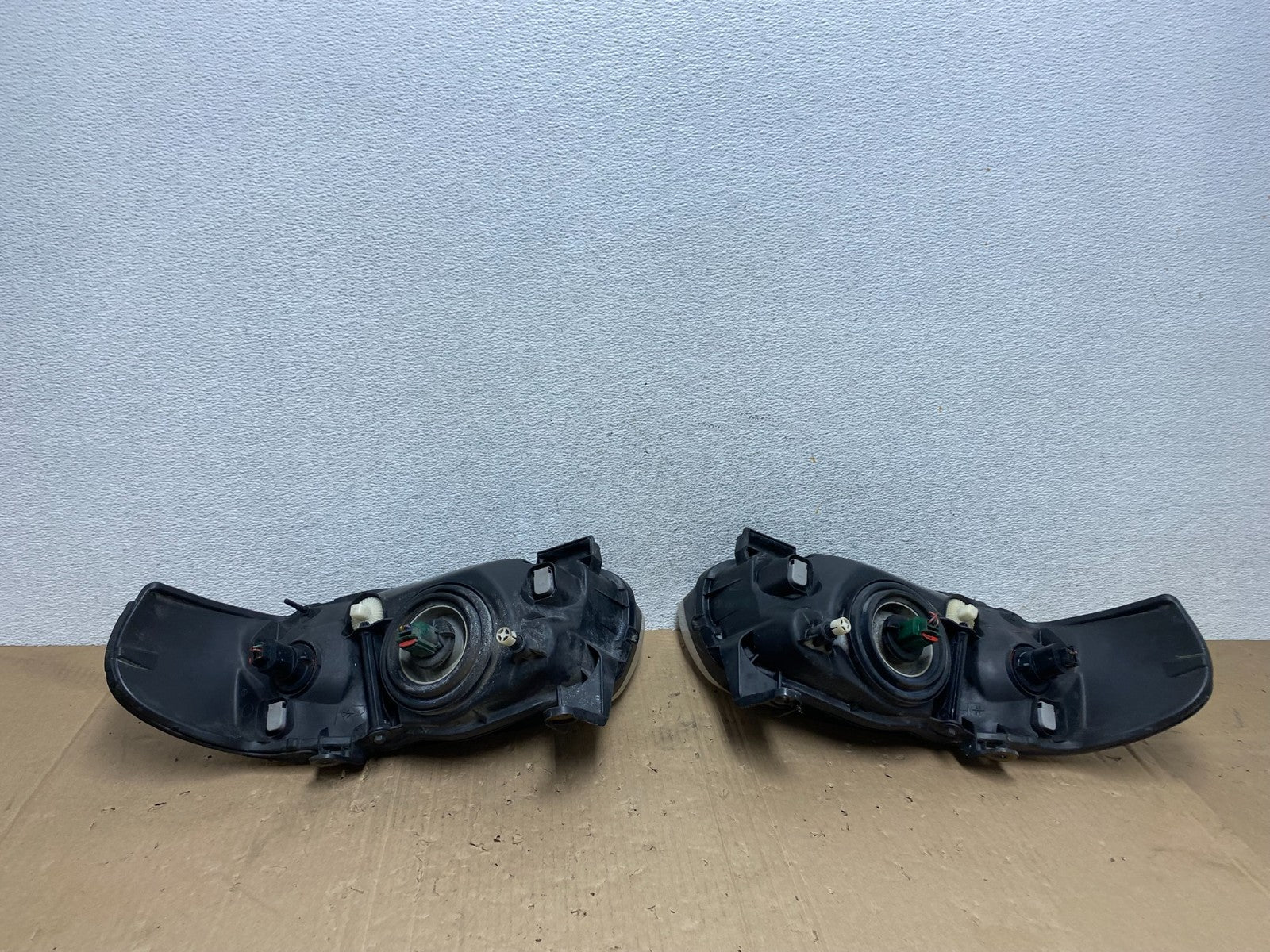 2004 - 2006 Nissan Sentra Halogen Left+Right Headlights AE9226 DW4