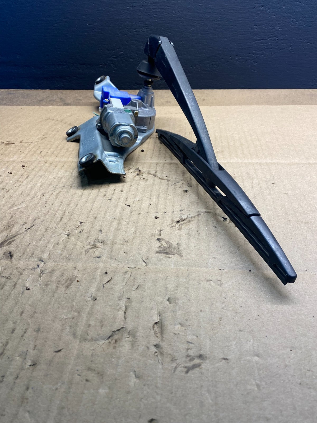 2009 to 2013 Subaru Forester Rear Windshield Washer Wiper Motor AB41232