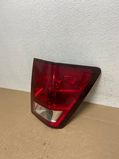 2005 - 2006 Jeep Grand Cherokee Right Passenger Rh Side Tail Light AE5032 LK1