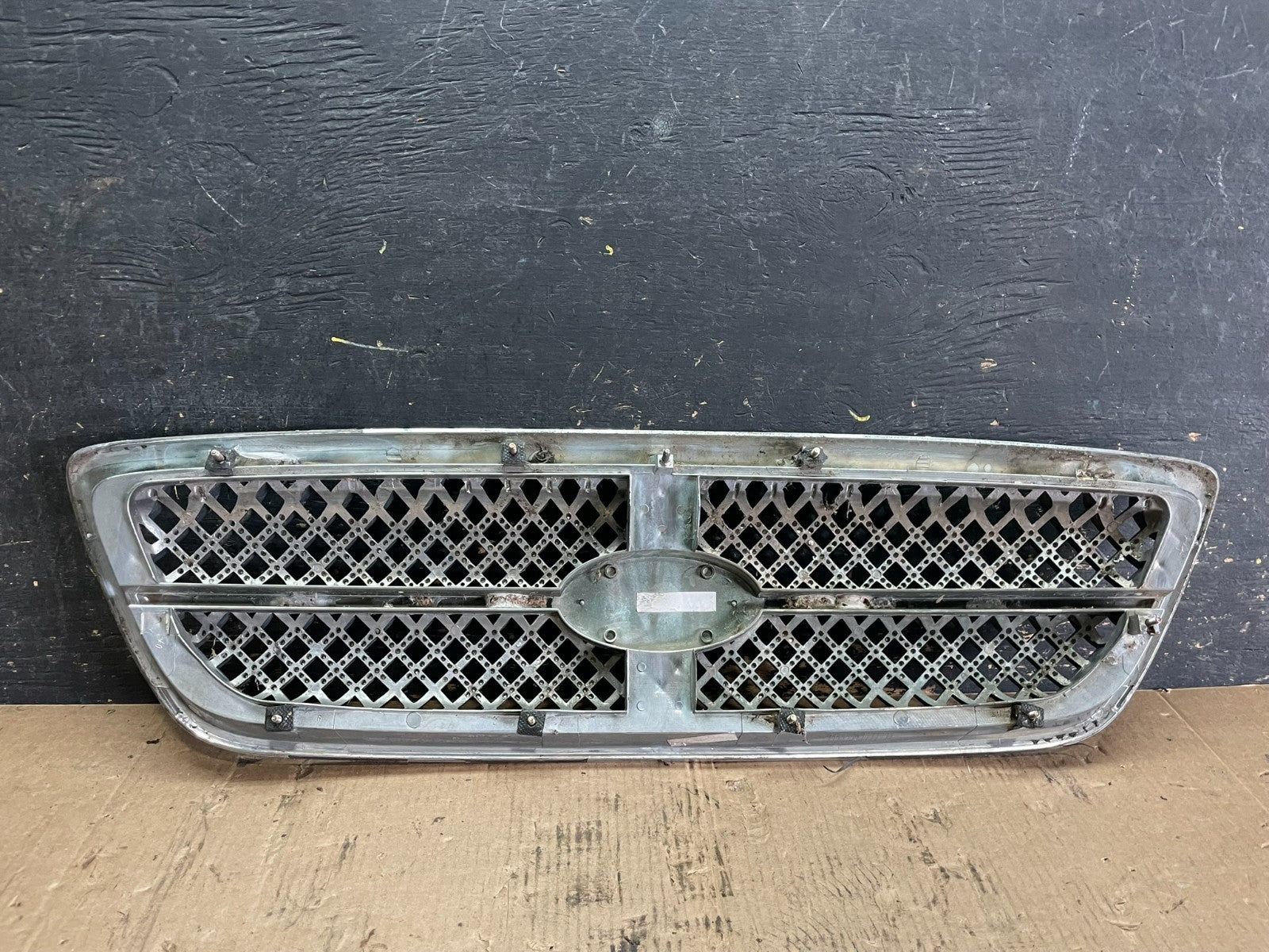 2004 to 2005 Kia Sedona Front Upper Grill Grille Z5930 DG3