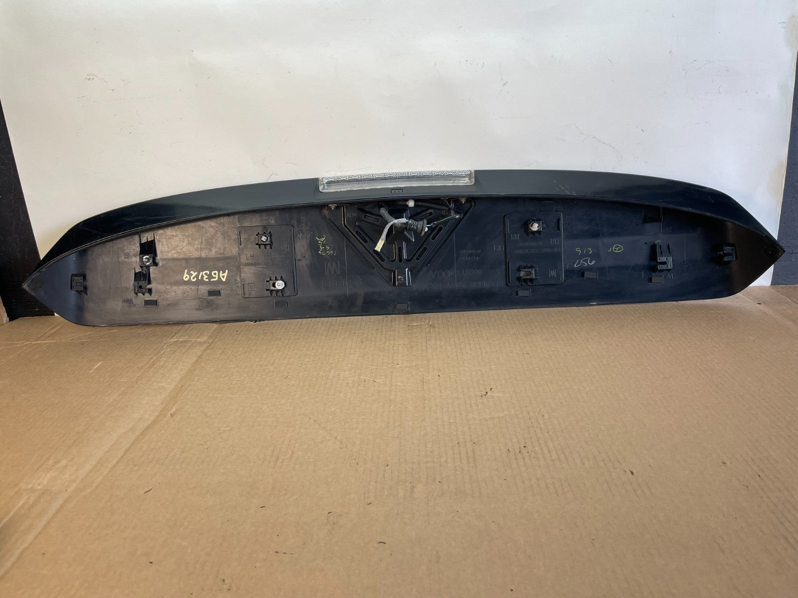 2006 to 2007 Subaru Tribeca B9 Rear Spoiler Wing AG3129 DG6
