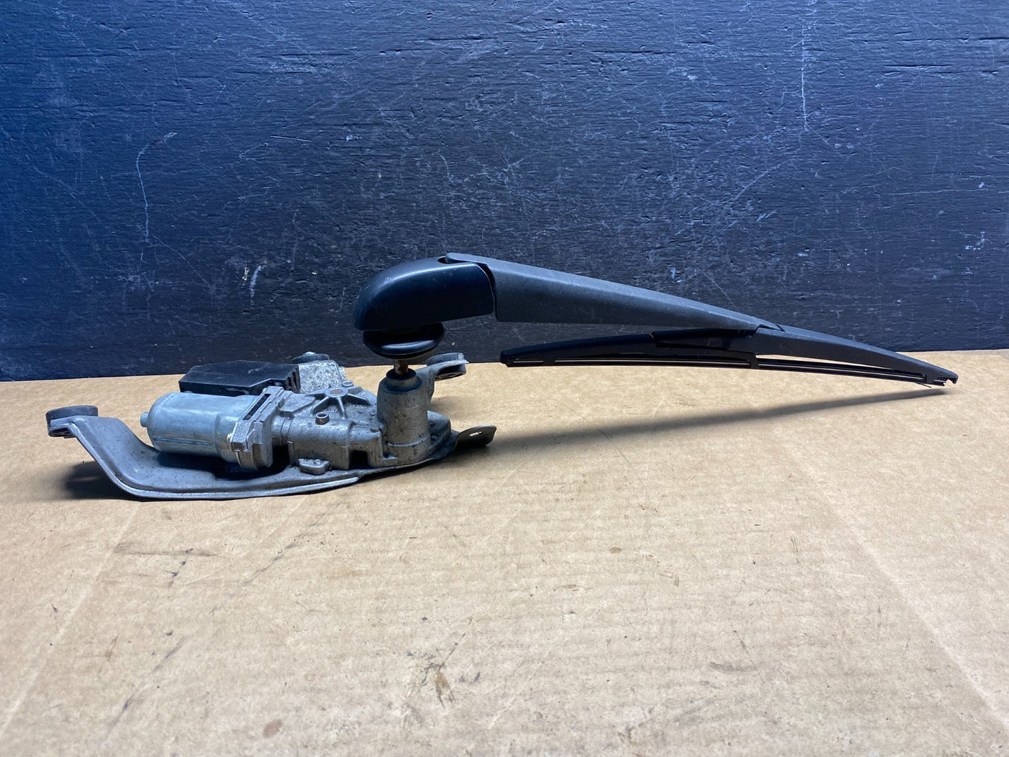 2009 to 2012 Toyota Matrix Rear Wiper Windshield Motor AD7559 DG3