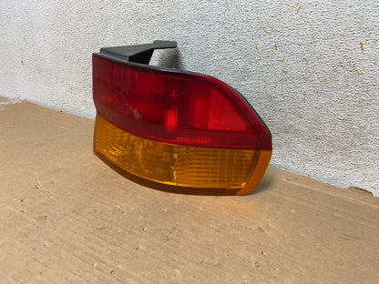 2002 2003 2004 Honda Odyssey Right Passenger Side Tail Light AH8334 LK2