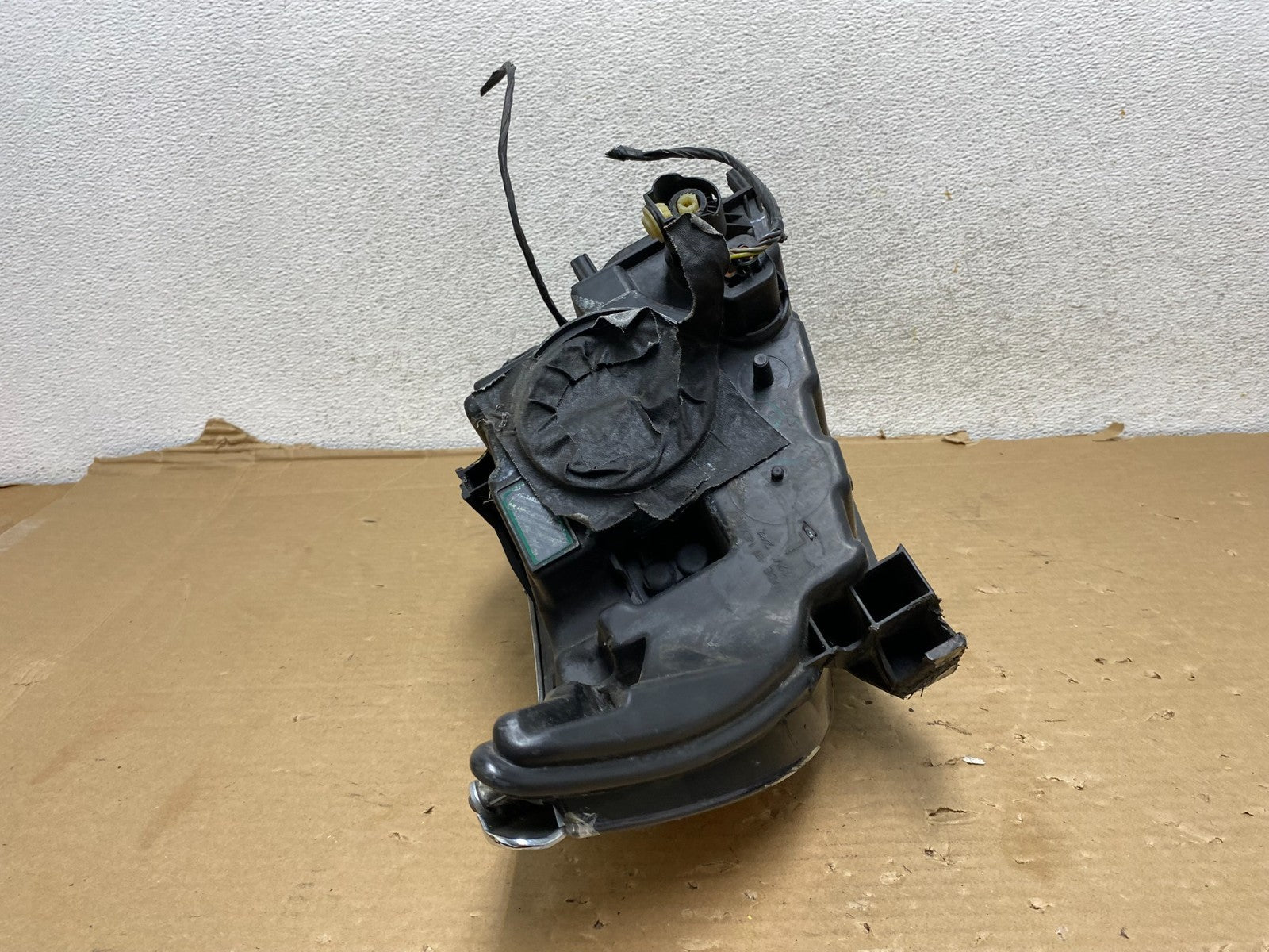 2011 to 2014 Ford Edge Front Left Driver Side Headlight Halogen AG9202 DW10