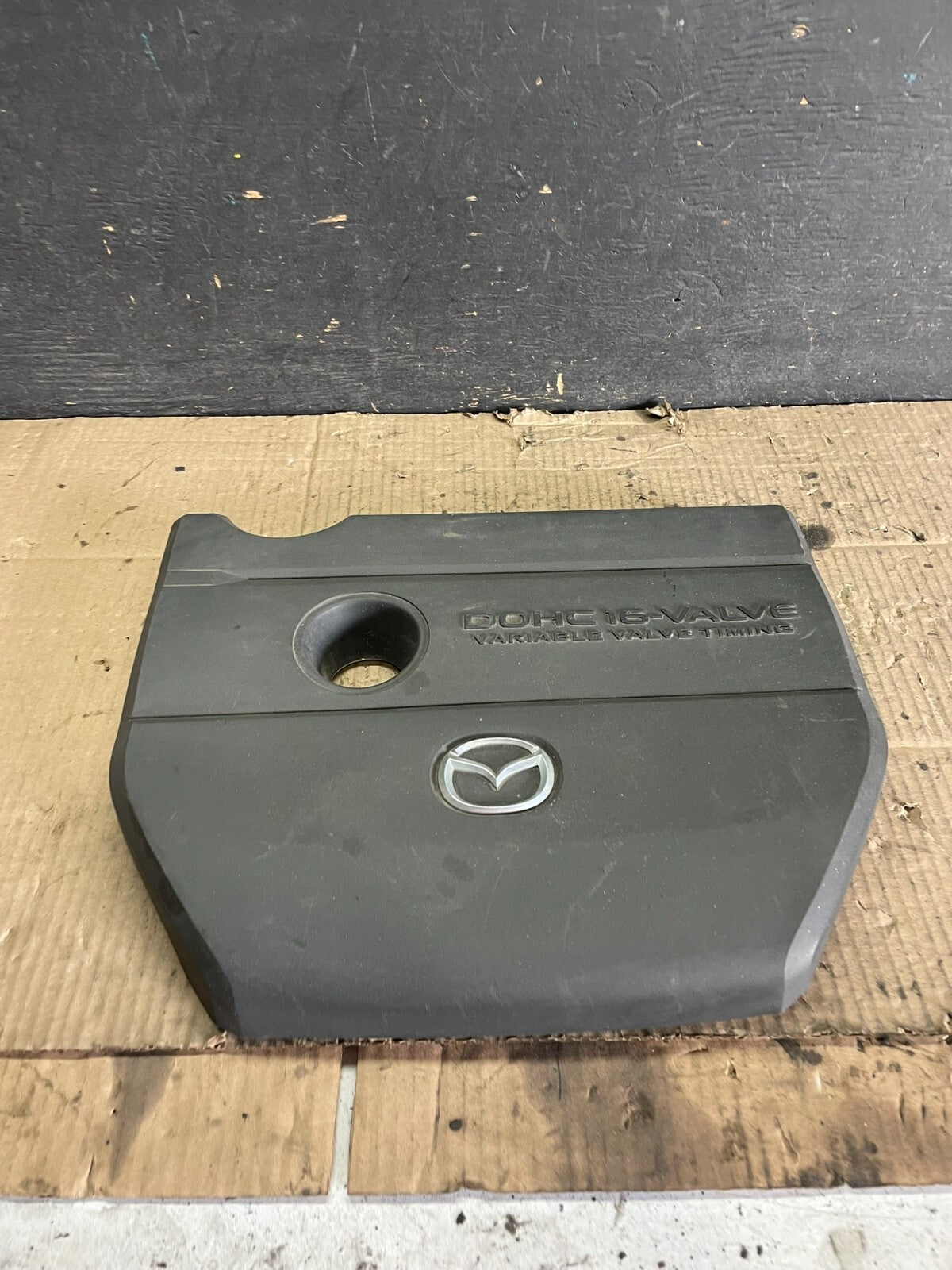 2004 to 2009 Mazda 3 DOHC 16 VALVE Engine Shield Top Cover M2615 PS0