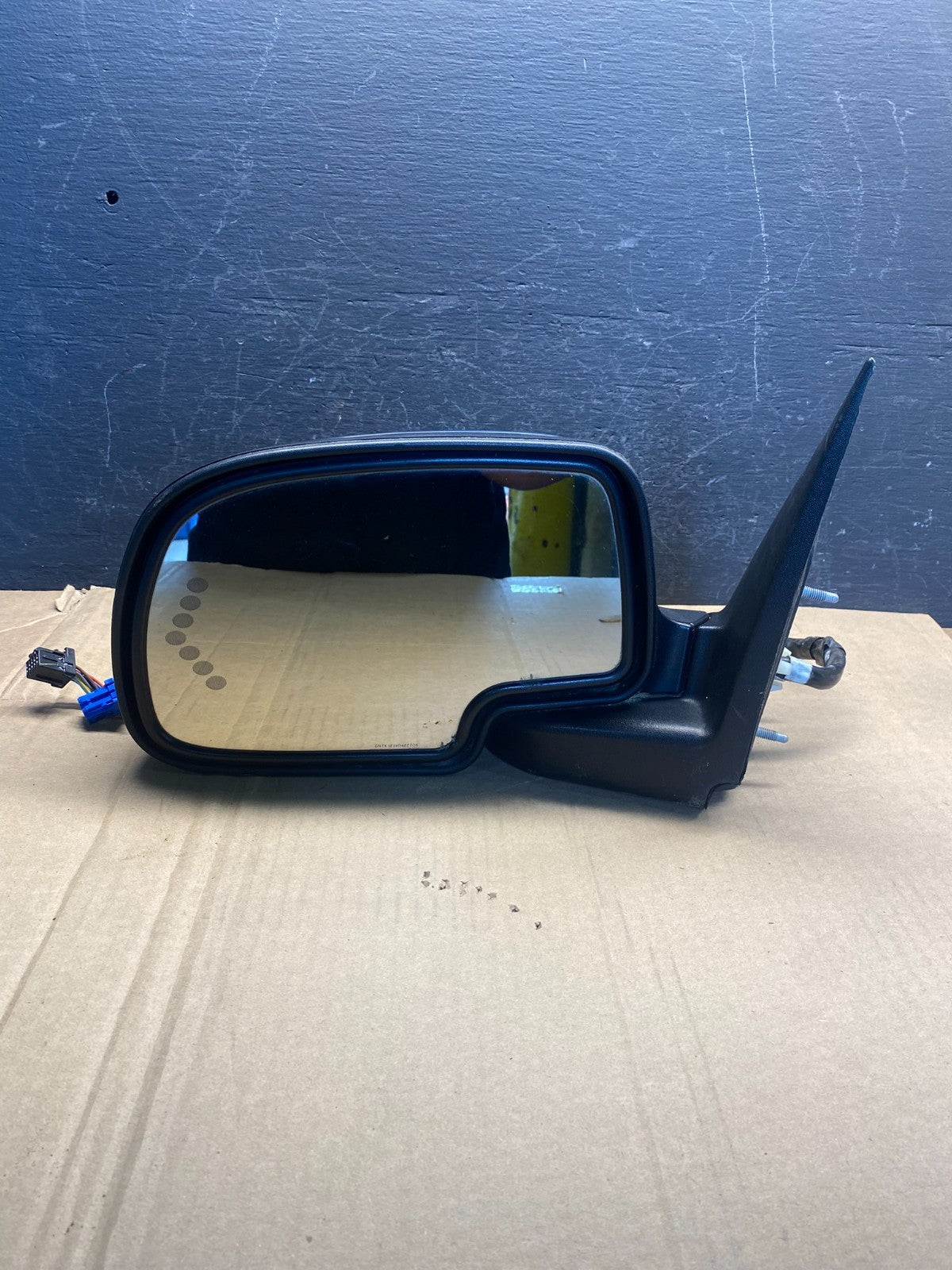 2003-2006 Chevrolet Tahoe Suburban Left Driver LH Turn Door Mirror AE2168 DW8
