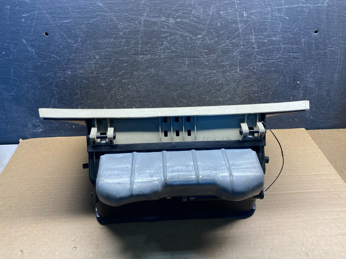 2001 - 2007 Toyota Highlander Front Right Passenger Storage Glove Box AI0024 DW6