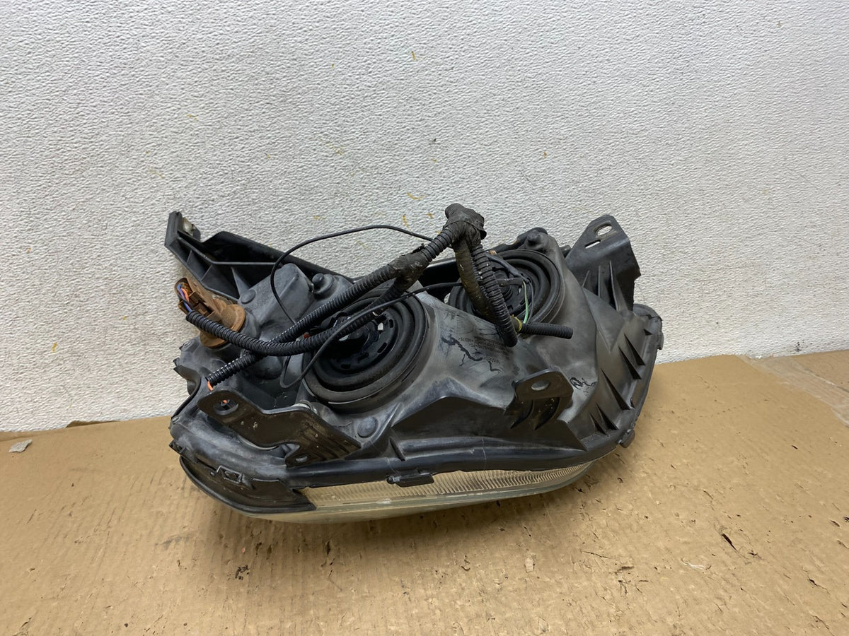 2005 to 2007 Ford Five Hundred Halogen Right Passenger Side Headlight AH2943 DW6