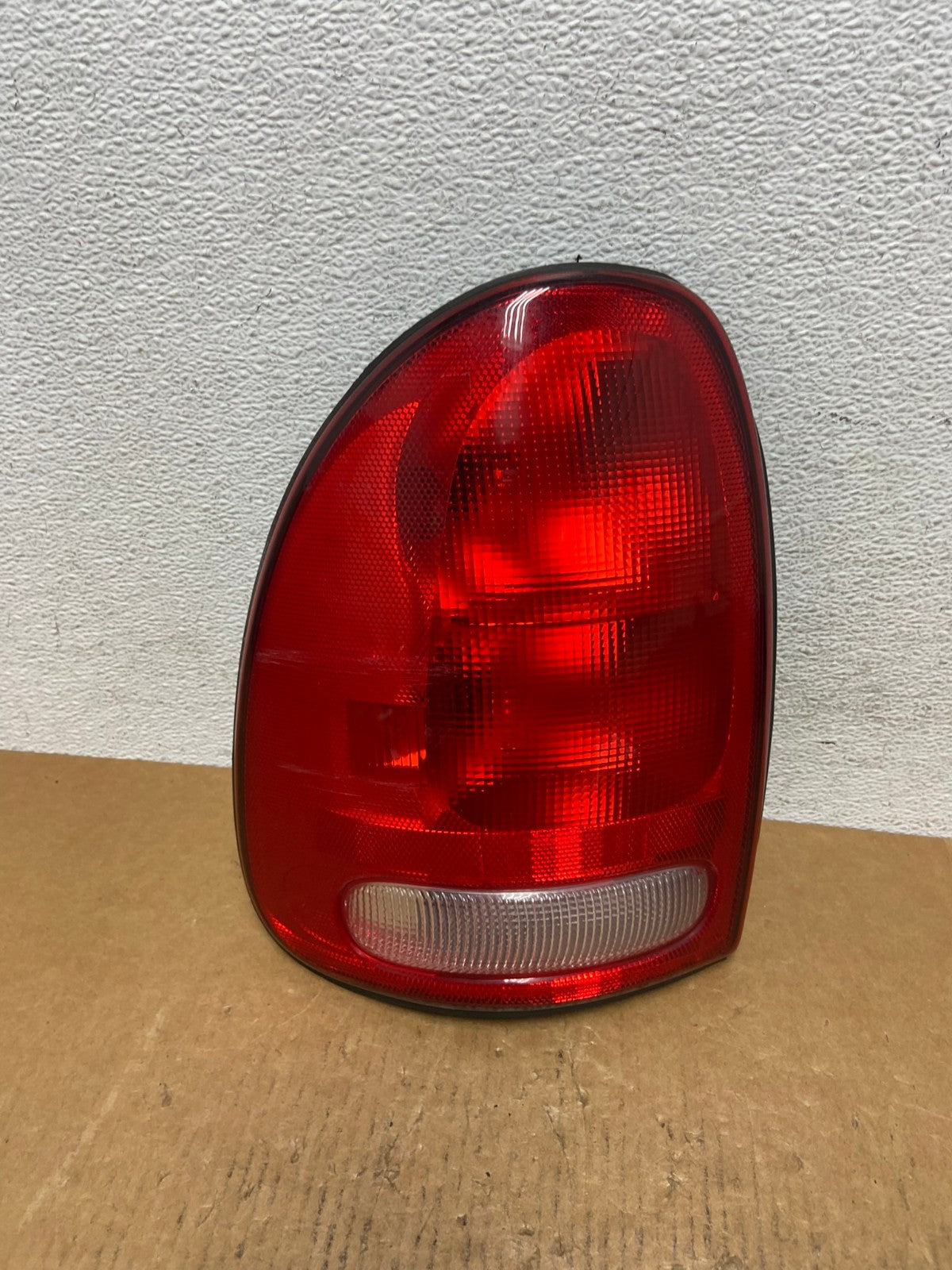 1998 to 2003 Dodge Durango Tail Light Left Driver LH Side AE0194 LK0