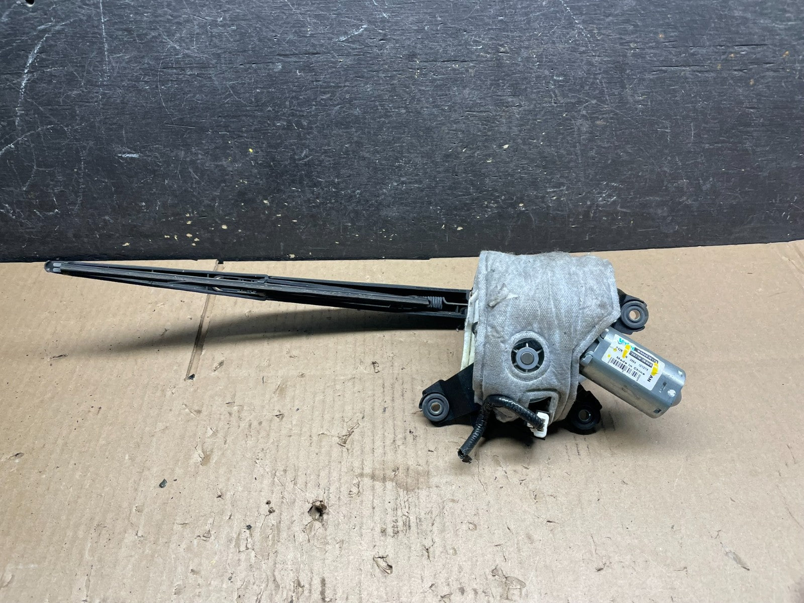 2013-2016 Nissan Pathfinder Back Door Rear Wiper Motor Wiper Blade V8828 DG5