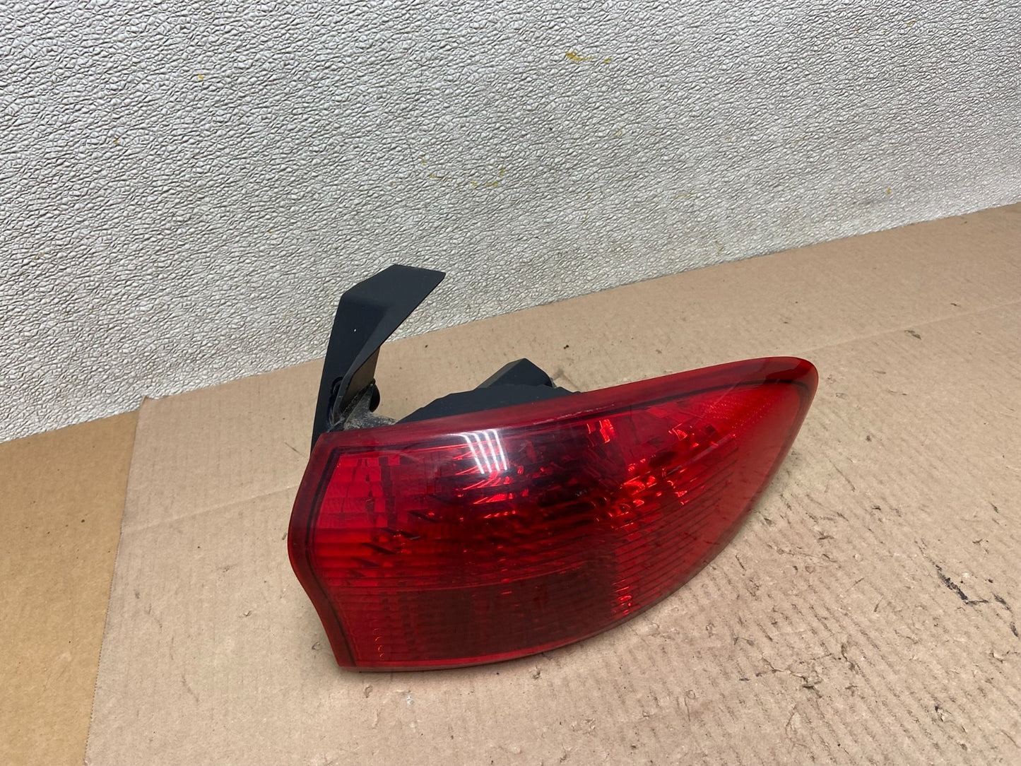 2006-2007 Subaru Tribeca B9 Right Passenger Rh Side Tail Light Oem Z4048 DW0
