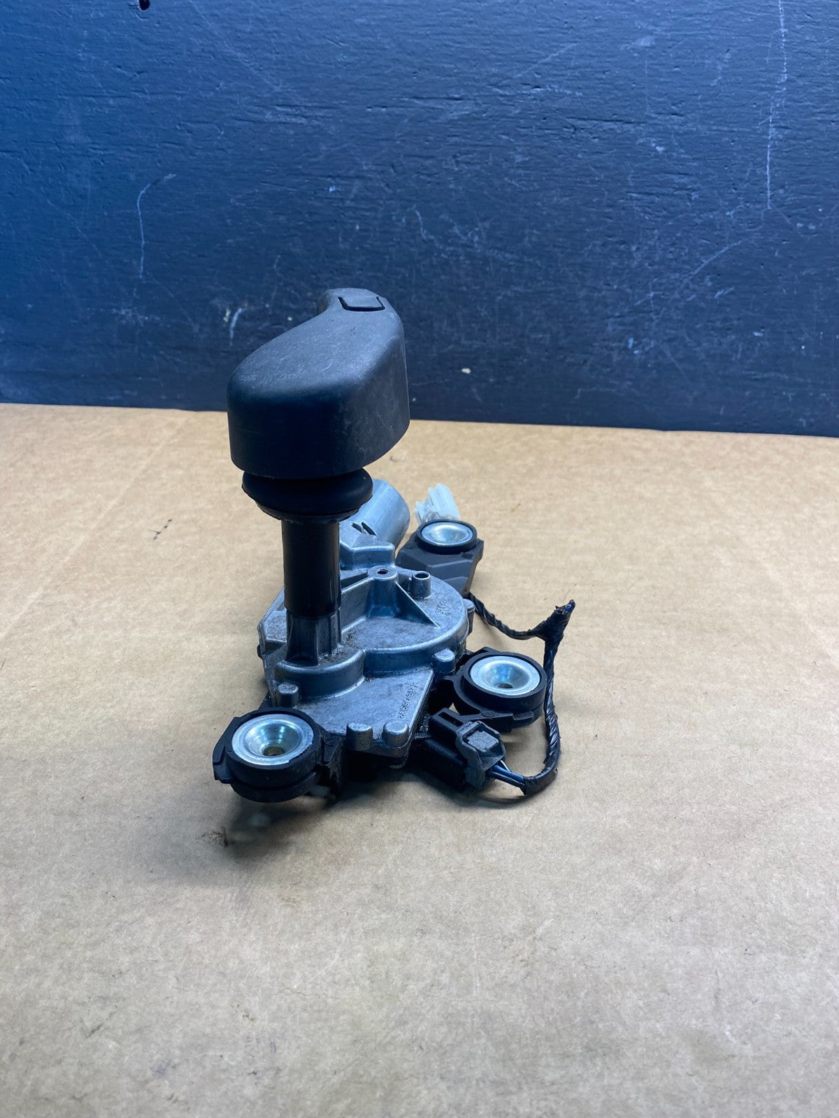 2012 to 2014 Ford Focus Rear Windshield Wiper Motor BV61-17K441-AA AD7466 DG4