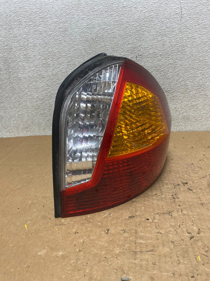2001 to 2004 Hyundai Santa Fe Right Passenger Rh Tail Light V5813 DW2