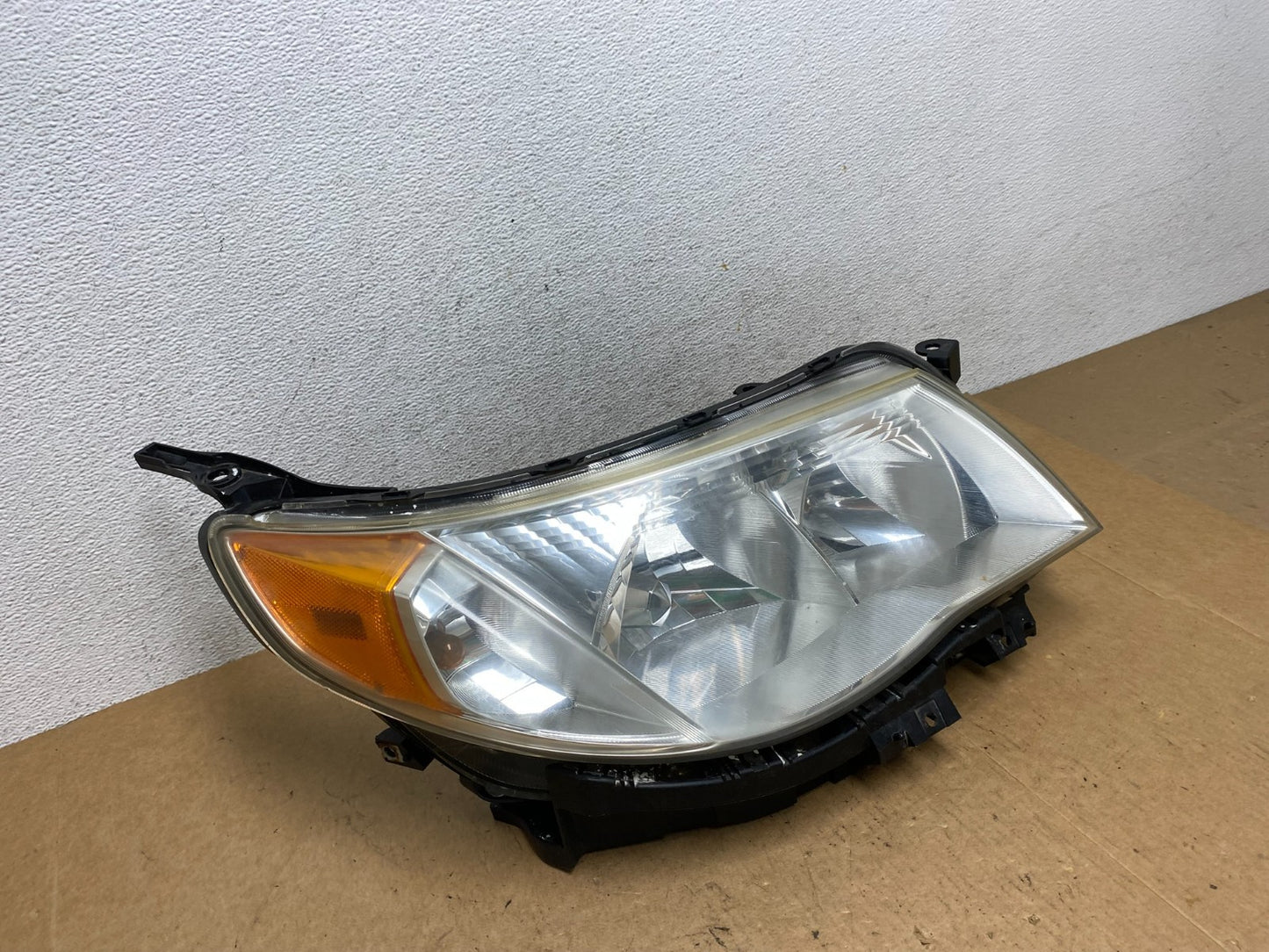 2009 - 2013 Subaru Forester Right Passenger Side Halogen Headlight AE4819 DW2