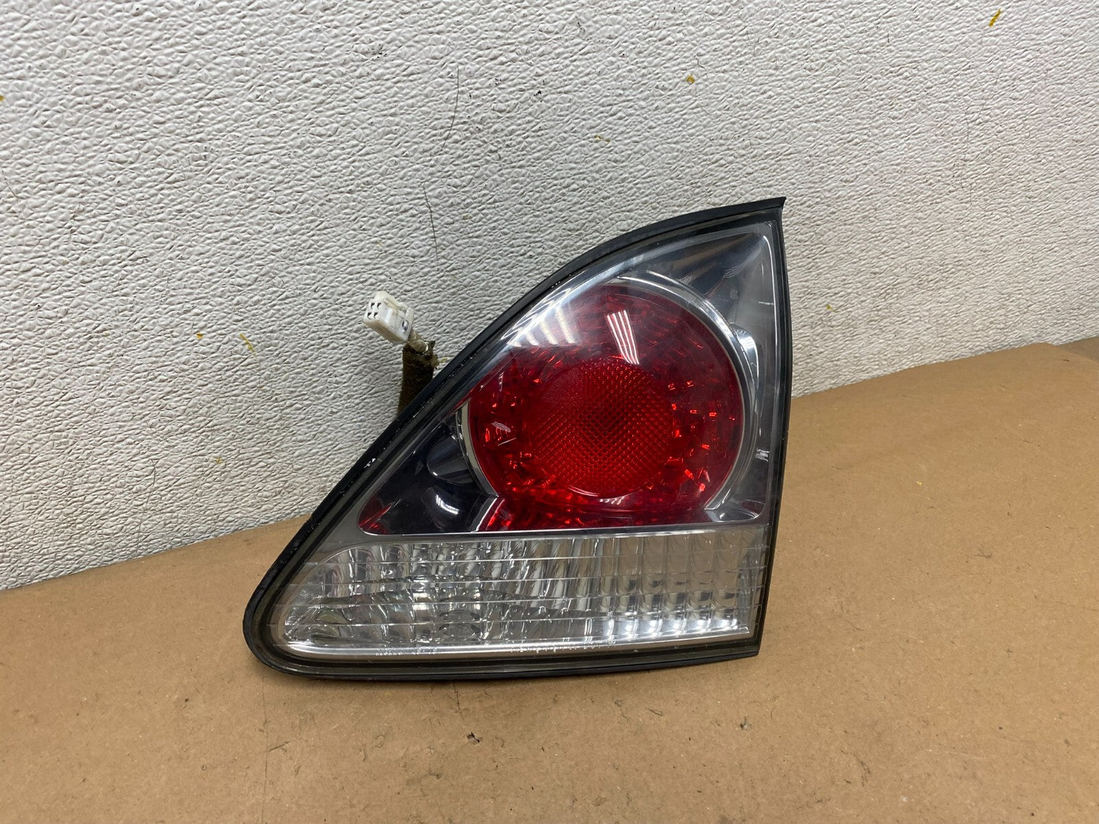 2000-2003 Lexus RX300 Right Passenger Side Rear Inner Tail Light H5896 DG10