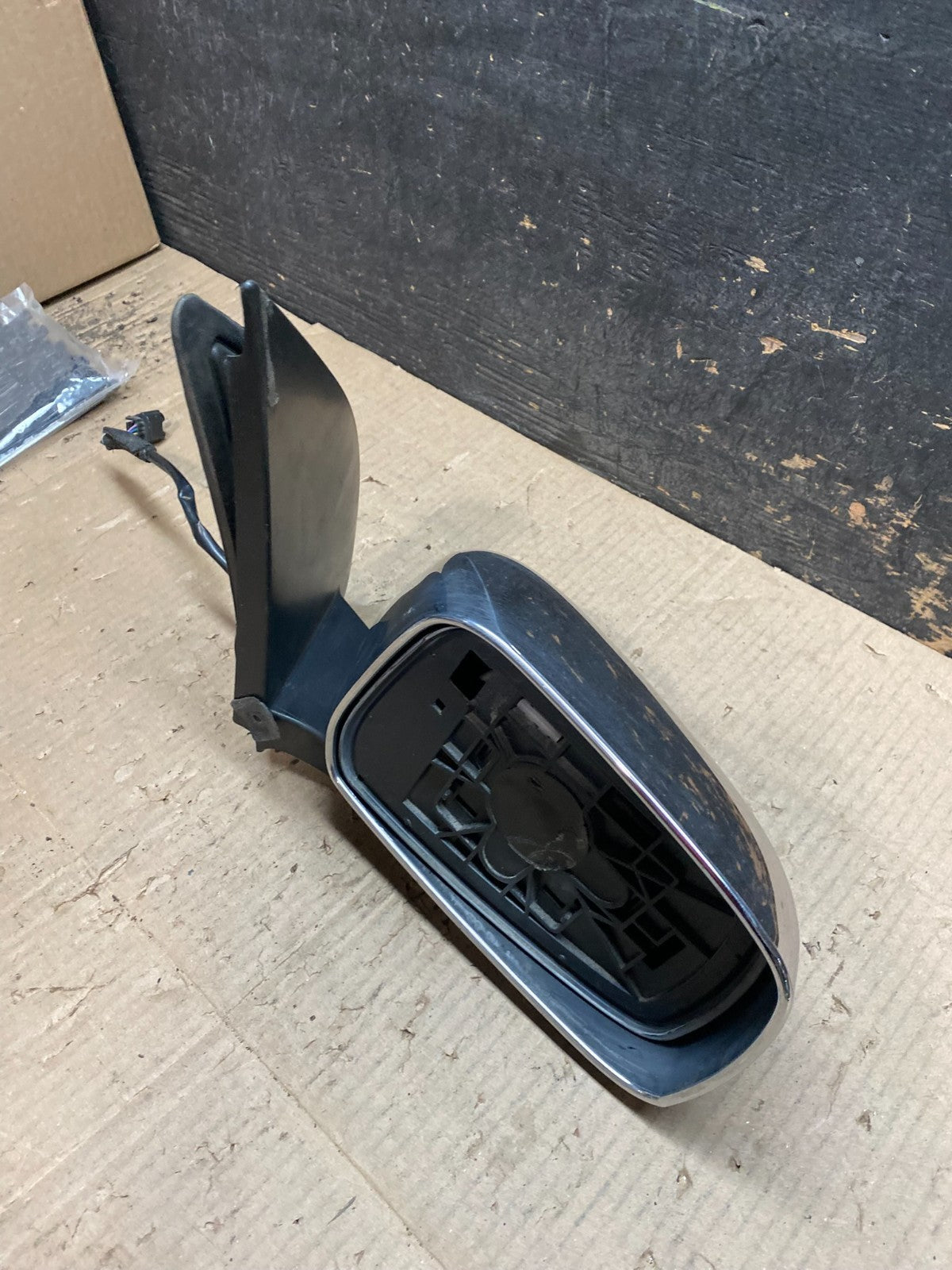 2005 to 2017 Nissan Frontier Right Passenger Side View Door Mirror OEM V9864 MS12